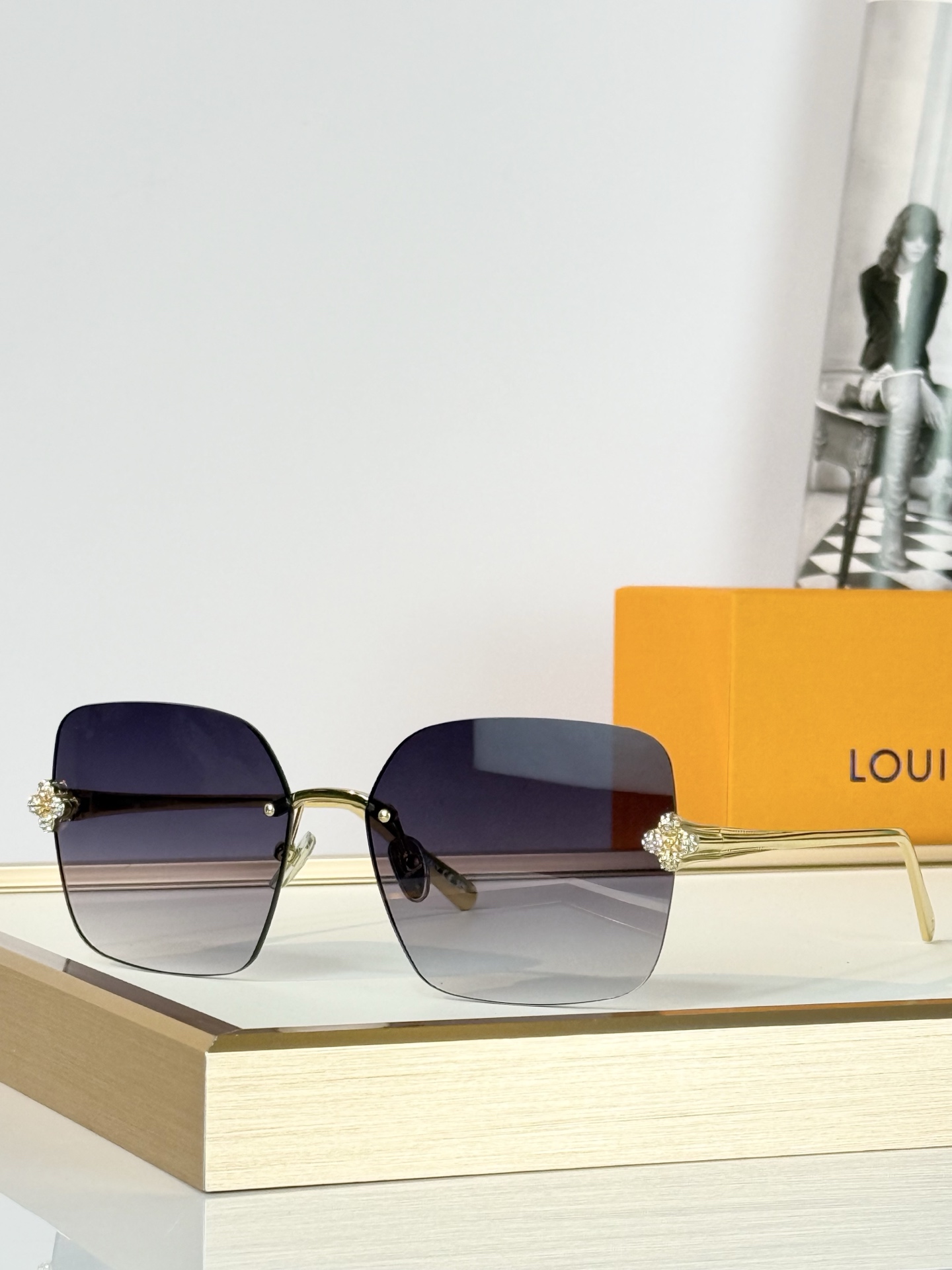 OversizedLOUIS VUITTONMOD：Z3396USize：62口17 140
