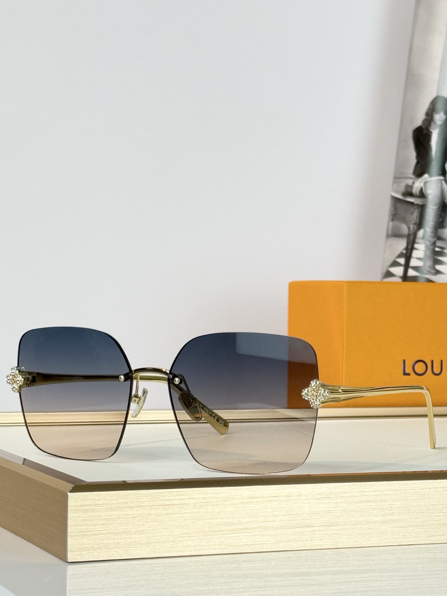 OversizedLOUIS VUITTONMOD：Z3396USize：62口17 140