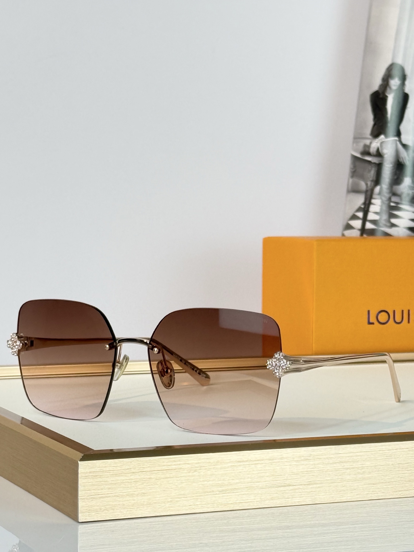 OversizedLOUIS VUITTONMOD：Z3396USize：62口17 140