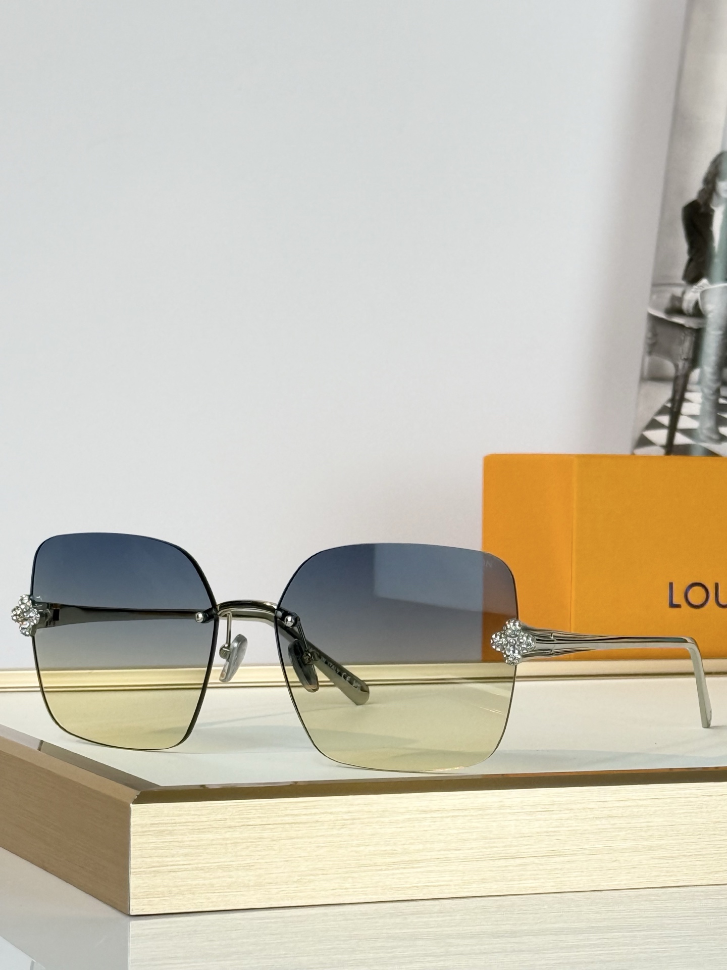 OversizedLOUIS VUITTONMOD：Z3396USize：62口17 140