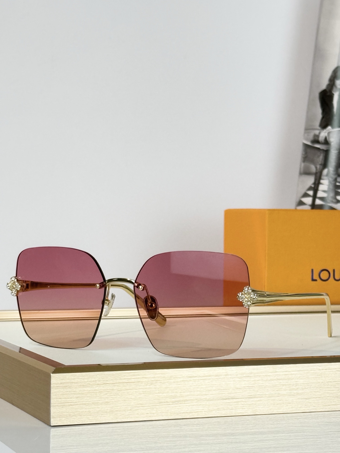 OversizedLOUIS VUITTONMOD：Z3396USize：62口17 140