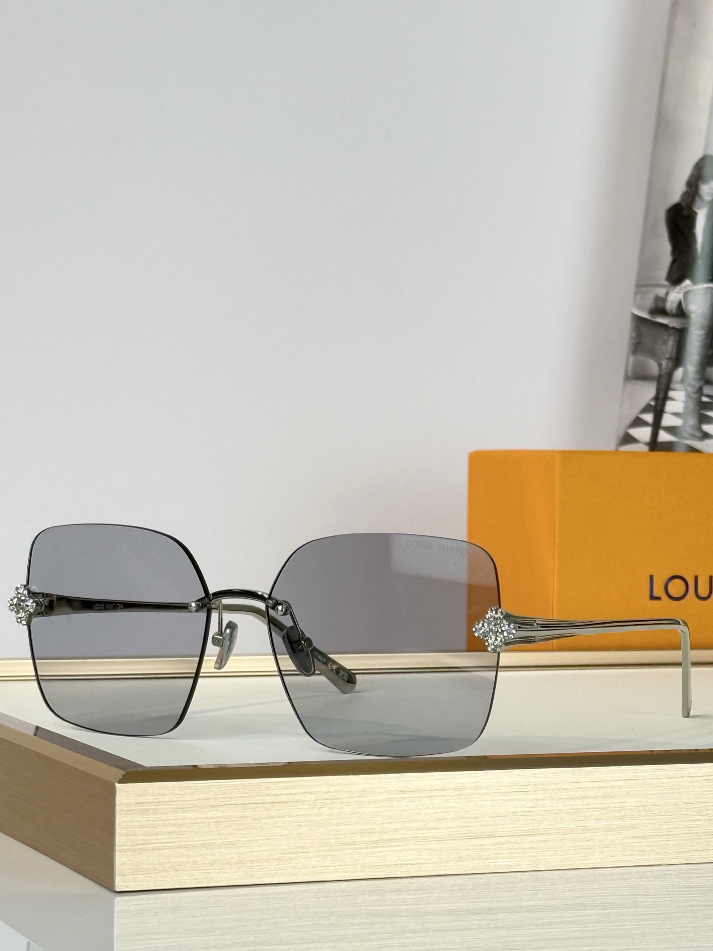 OversizedLOUIS VUITTONMOD：Z3396USize：62口17 140