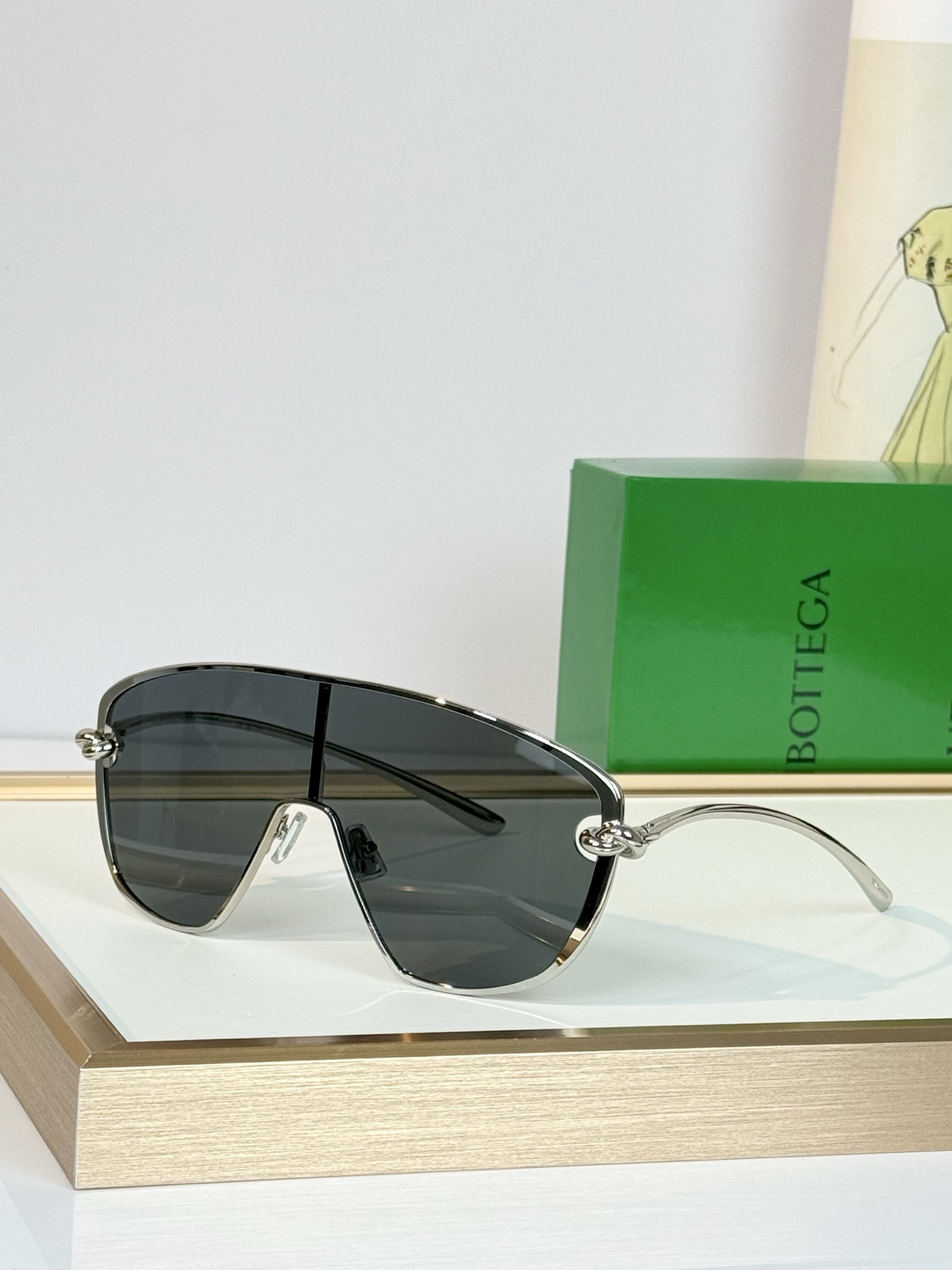 TOP QUALITY Bottega Venet* 两侧金属绳结细节 一体式镜片大框风镜设计 MODEL：BV1515