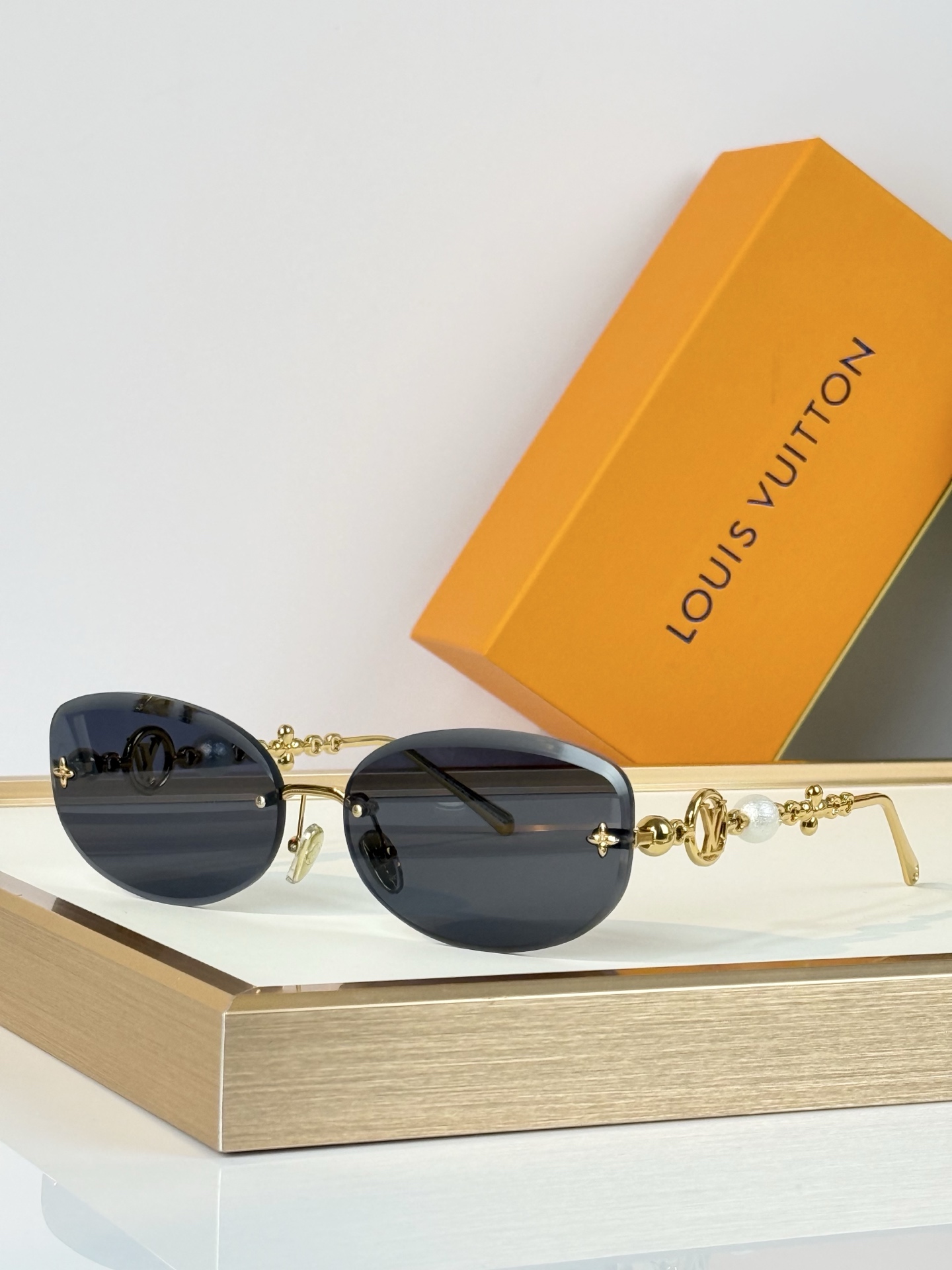 Louis Vuitto* Mod：Z3166U Size：64口16-140 