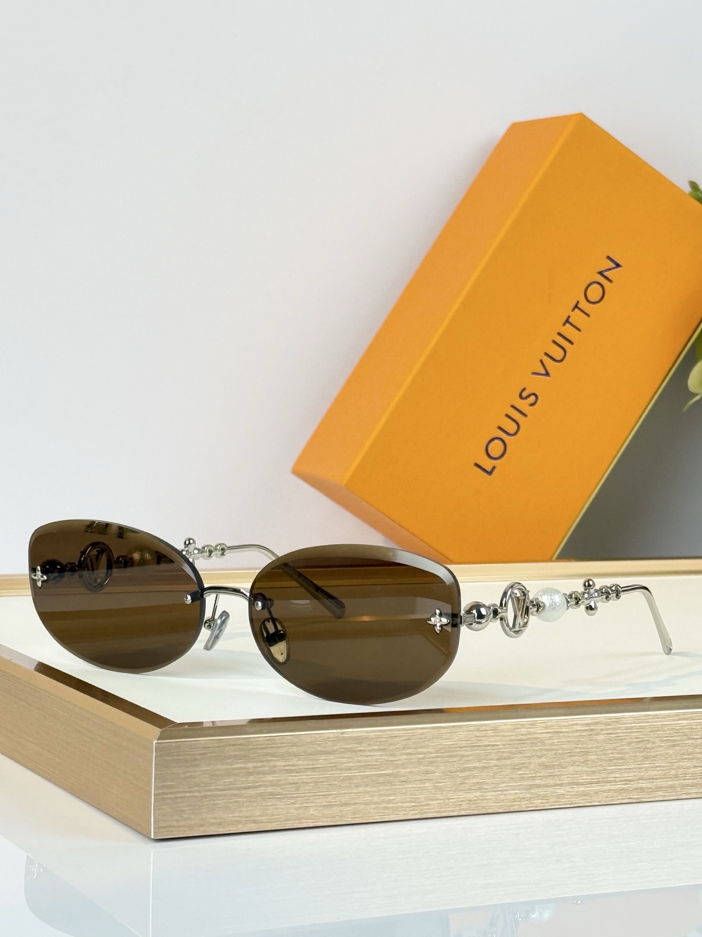 Louis Vuitto* Mod：Z3166U Size：64口16-140 