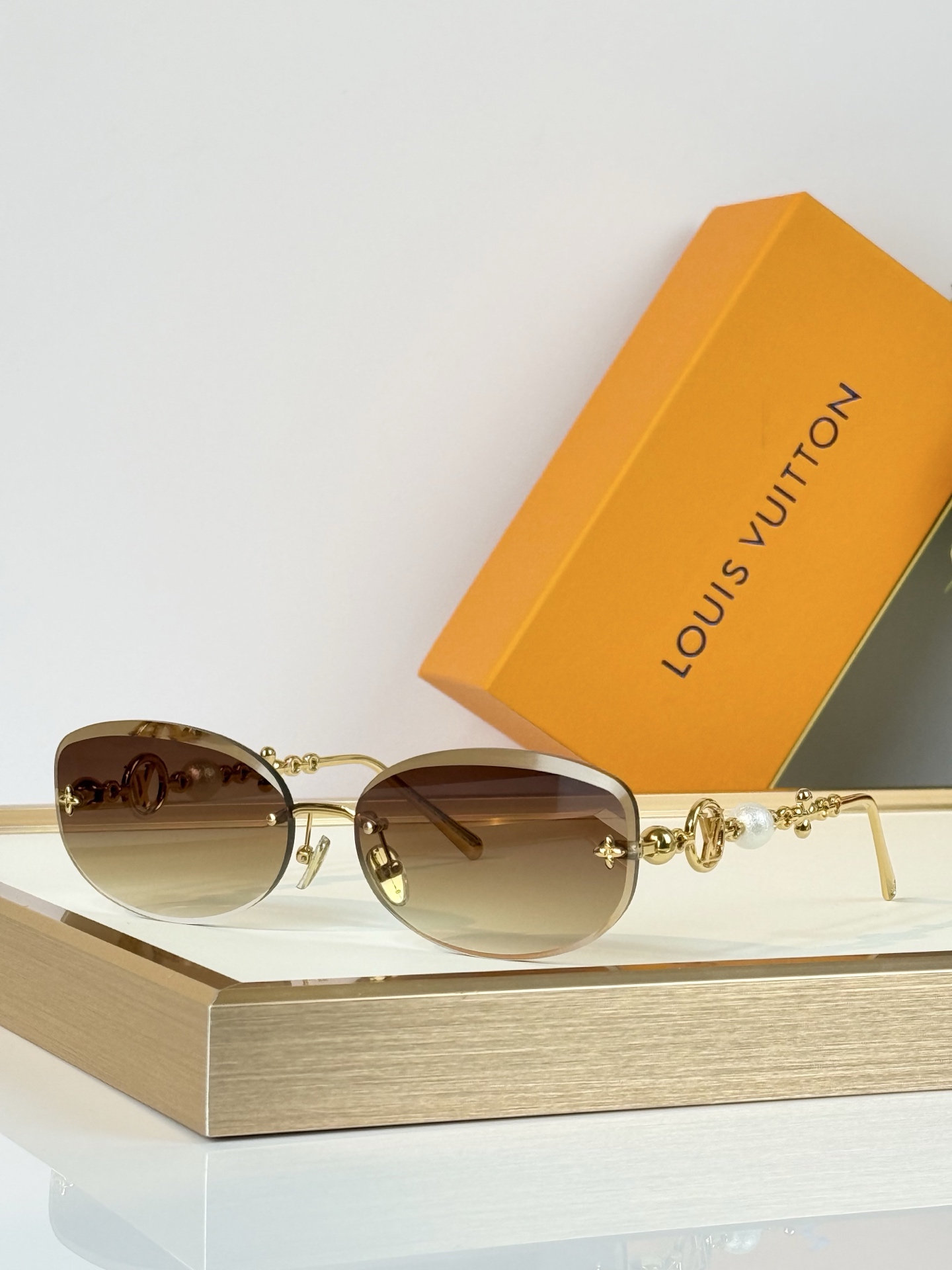 Louis Vuitto* Mod：Z3166U Size：64口16-140 