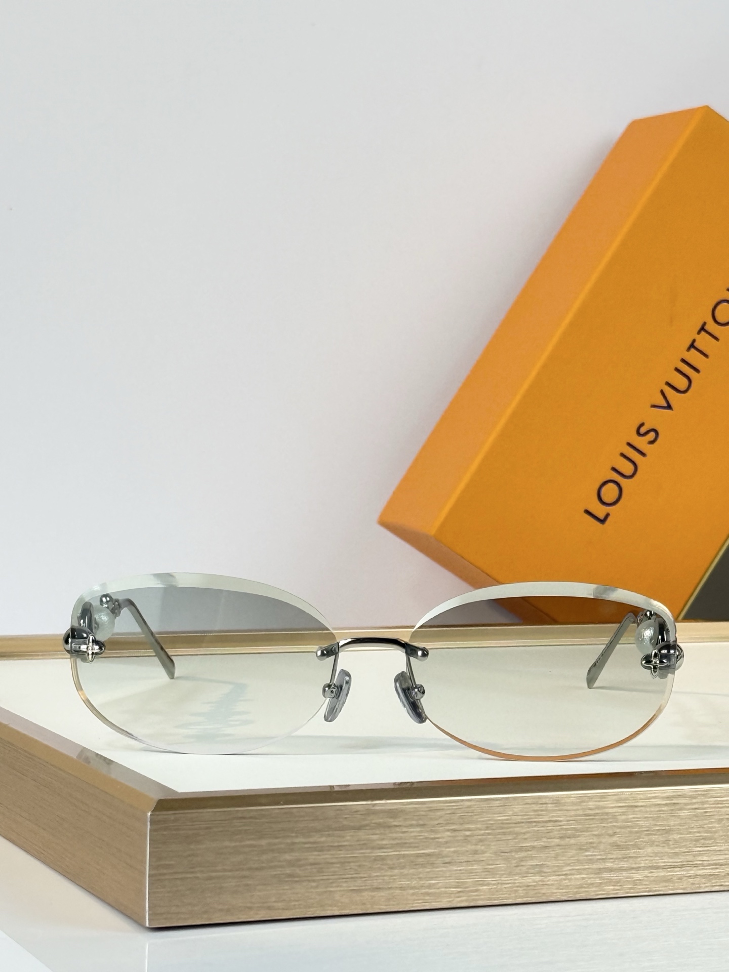 Louis Vuitto* Mod：Z3166U Size：64口16-140 