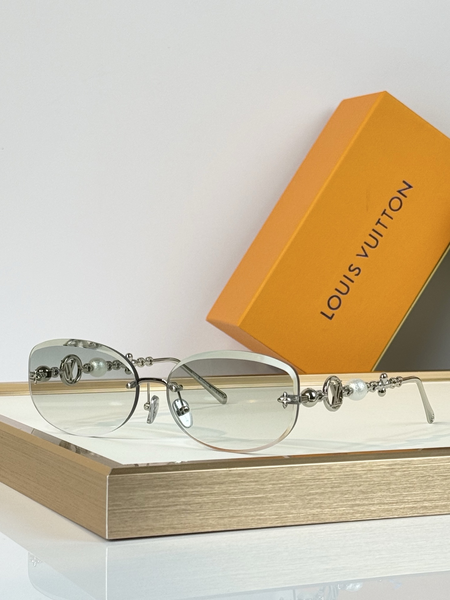 Louis Vuitto* Mod：Z3166U Size：64口16-140 