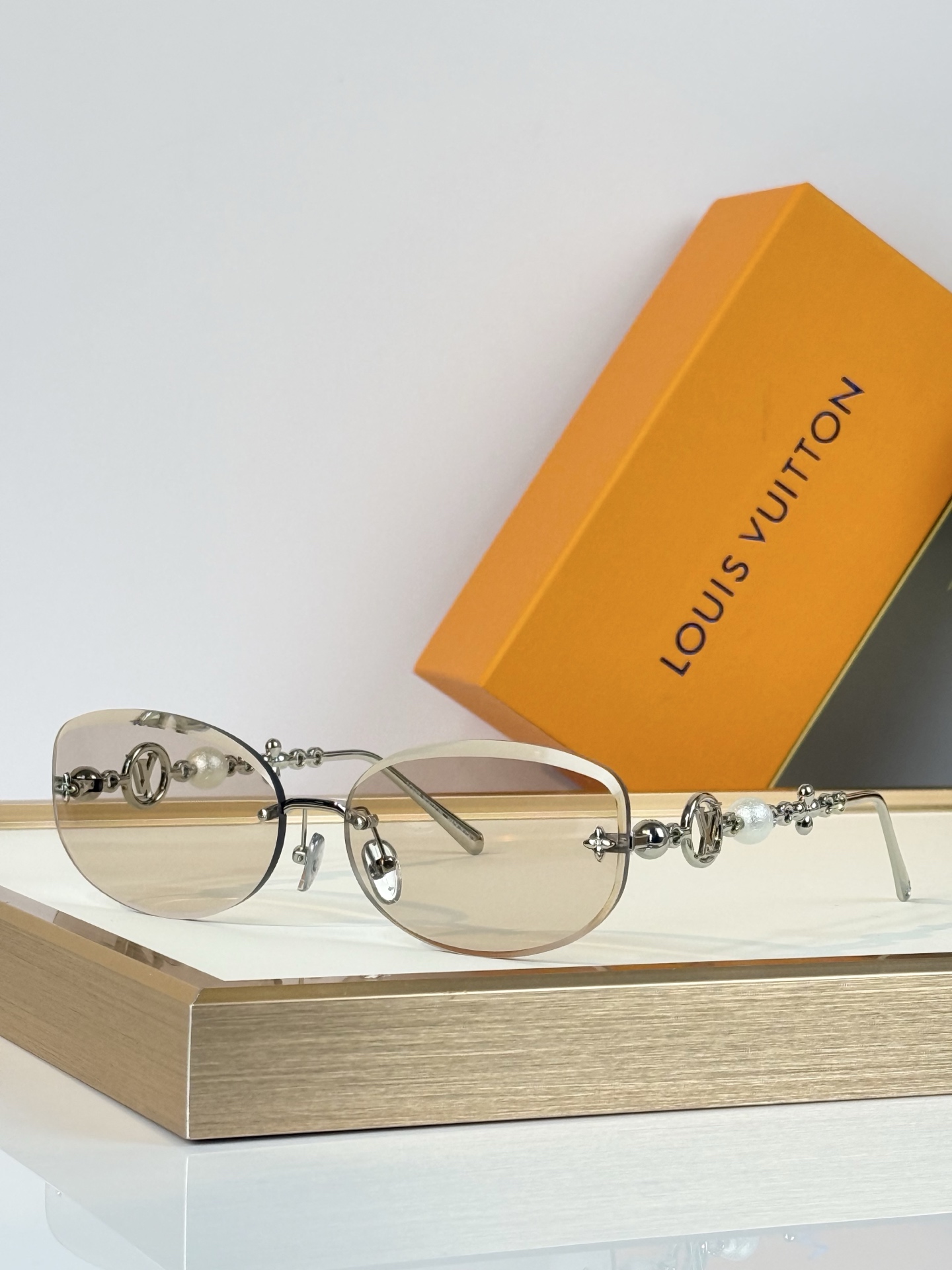 Louis Vuitto* Mod：Z3166U Size：64口16-140 