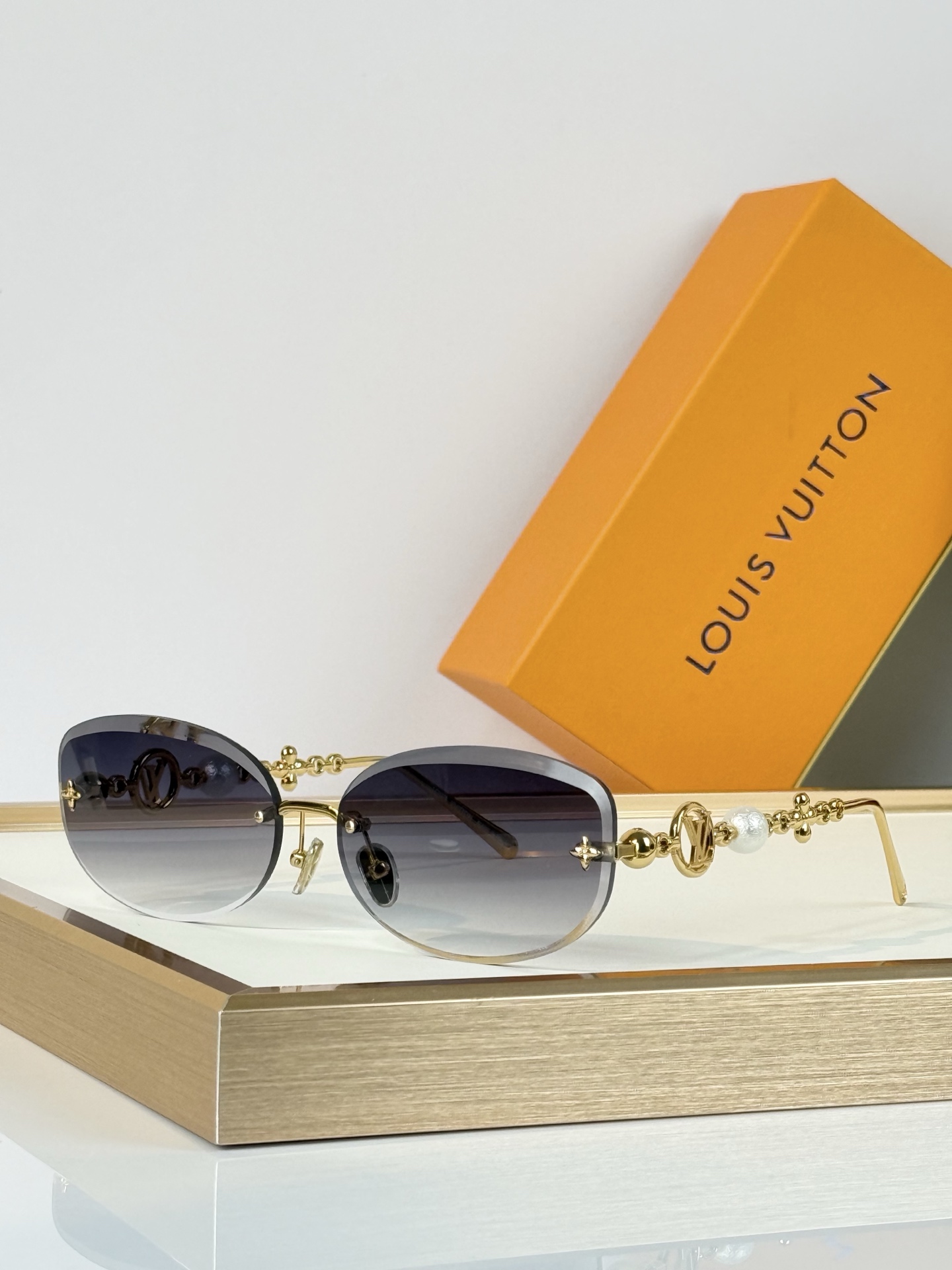 Louis Vuitto* Mod：Z3166U Size：64口16-140 