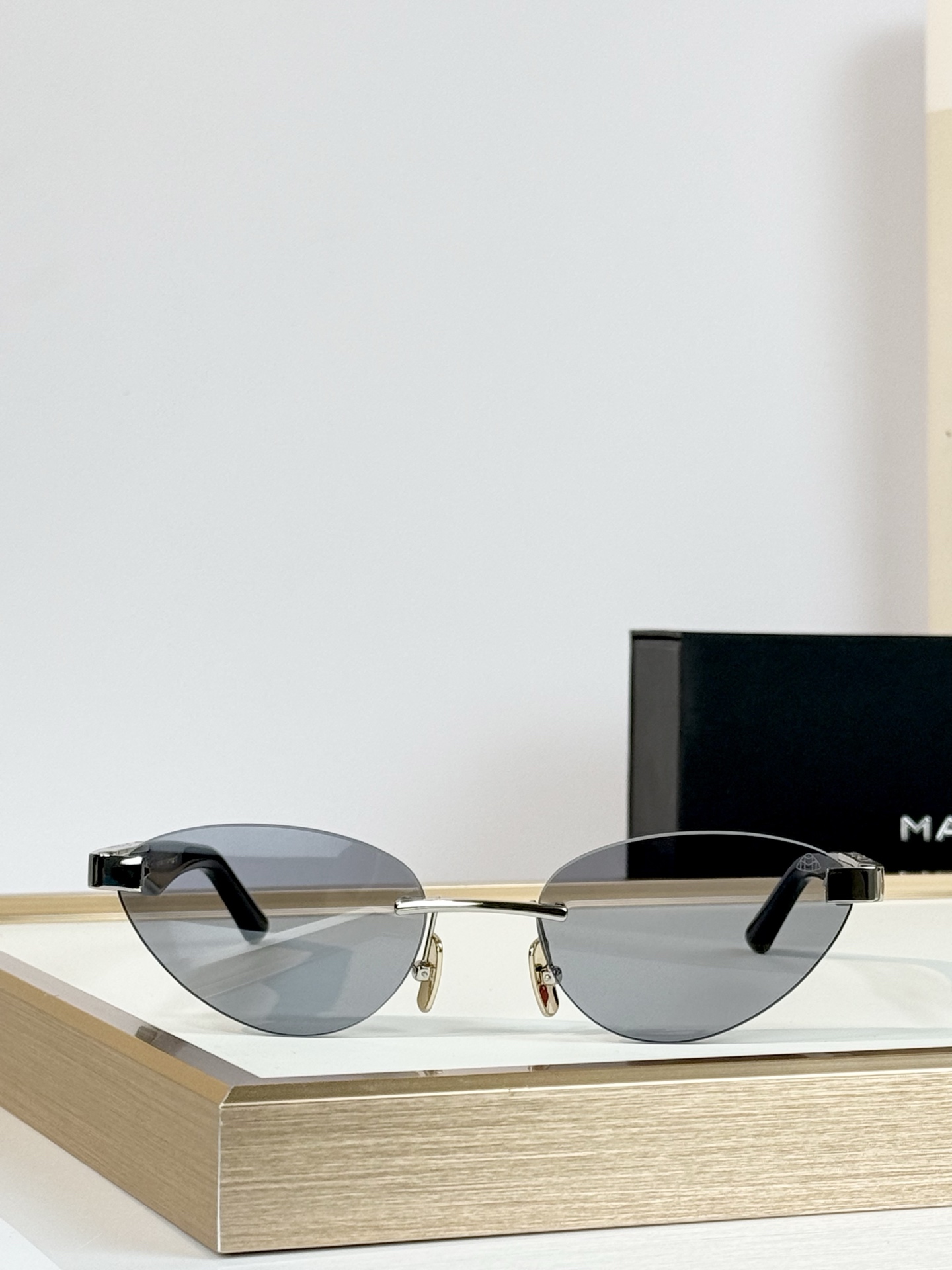 MAYBAC*  MODEL：THE ARTISTI R-WC-Z25 SIZE：61口18-145   