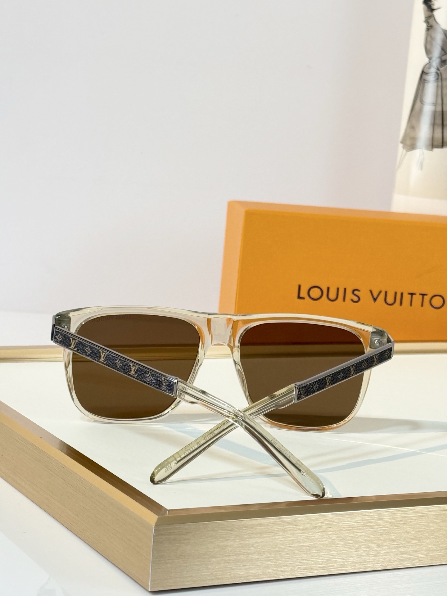 LOUIS VUITTO* MODEL：Z3300U SIZE：57口17-145  
