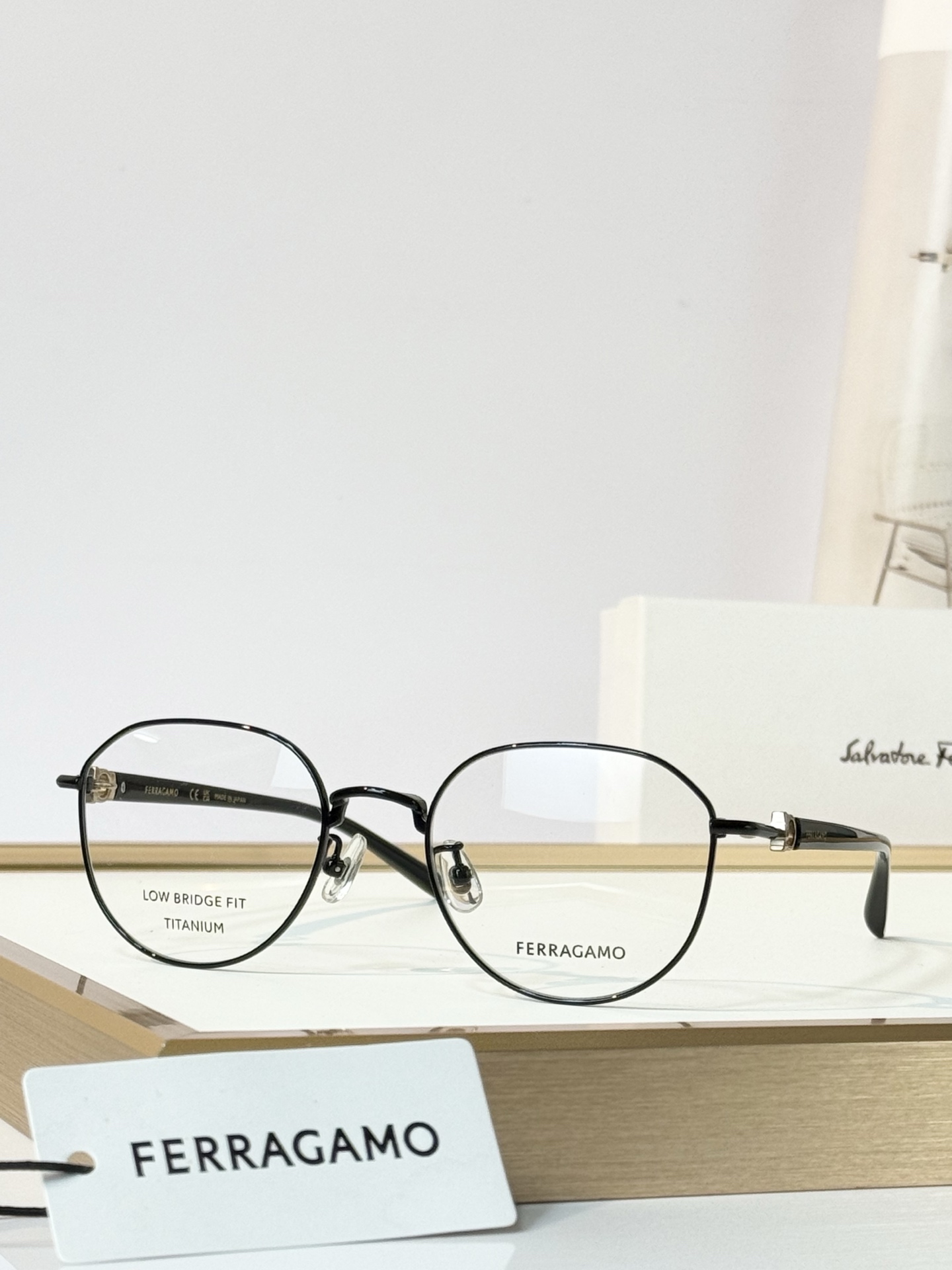 FERRAGAMO  MODEL：SF2594LB  SIZE：52口19-140 TITANIUM  