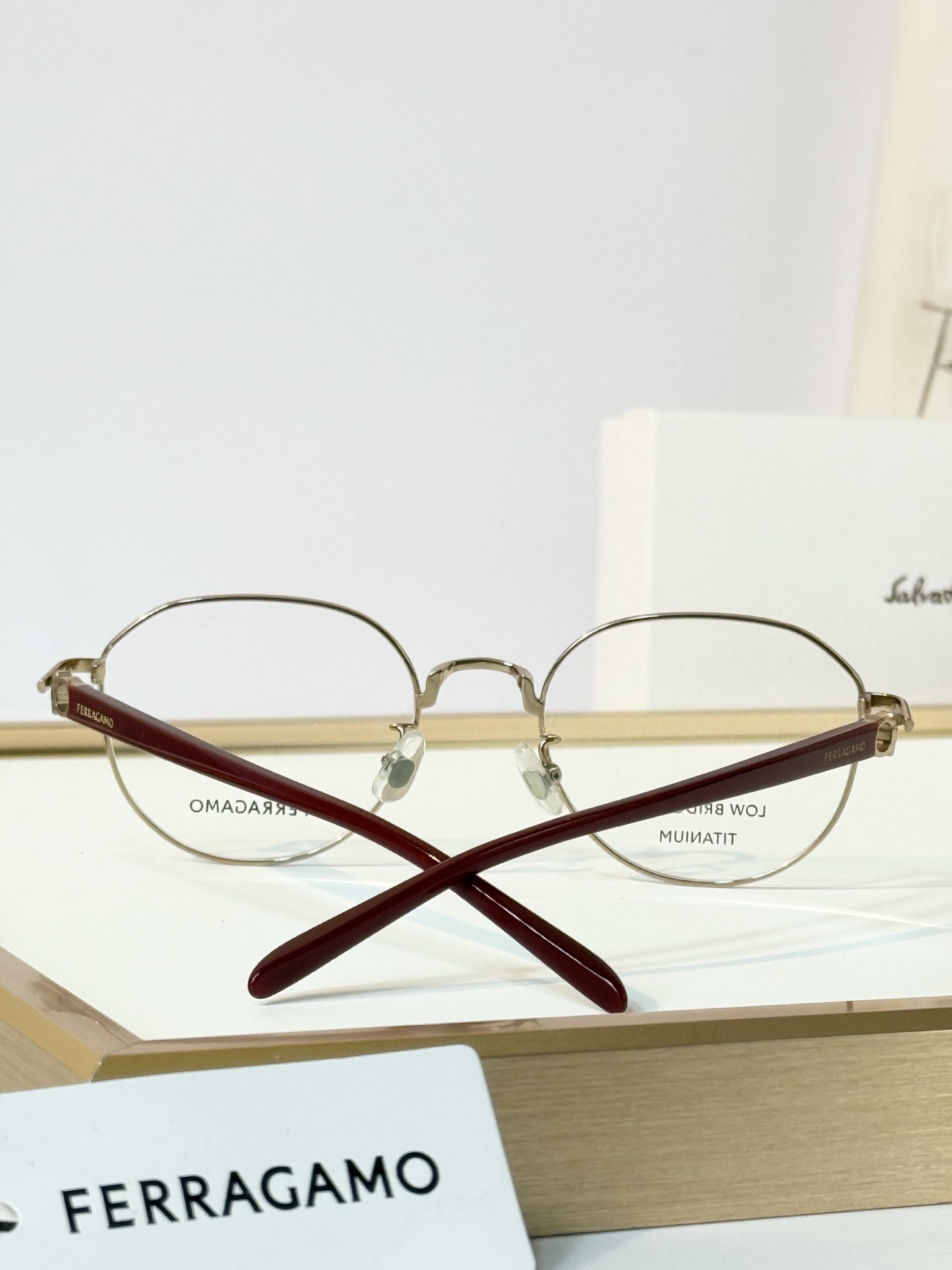 FERRAGAMO  MODEL：SF2594LB  SIZE：52口19-140 TITANIUM  