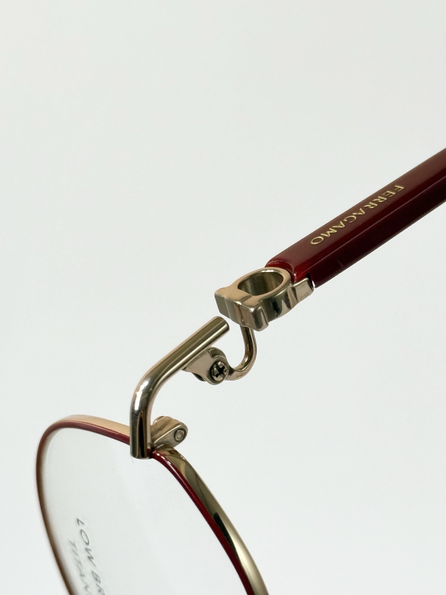 FERRAGAMO  MODEL：SF2594LB  SIZE：52口19-140 TITANIUM  