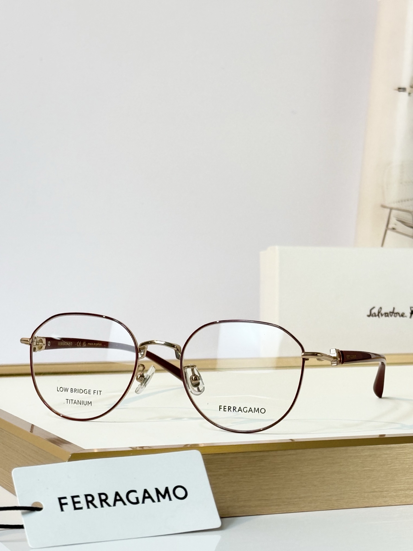 FERRAGAMO  MODEL：SF2594LB  SIZE：52口19-140 TITANIUM  