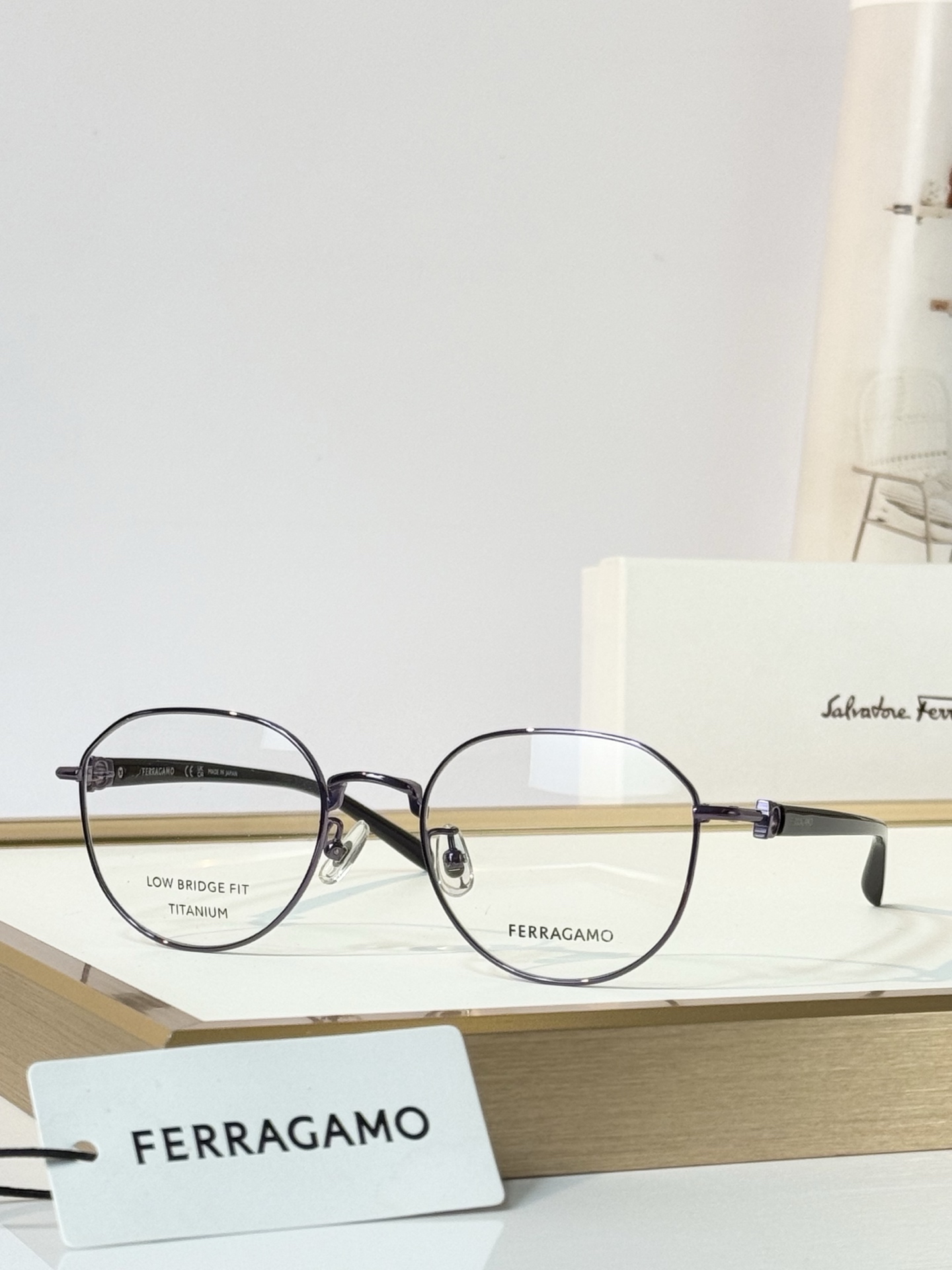 FERRAGAMO  MODEL：SF2594LB  SIZE：52口19-140 TITANIUM  
