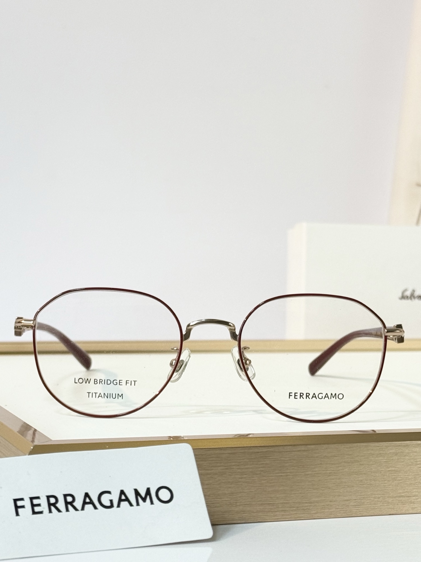 FERRAGAMO  MODEL：SF2594LB  SIZE：52口19-140 TITANIUM  