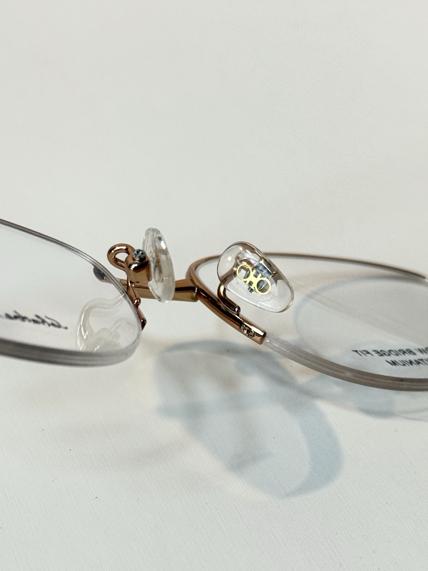 FERRAGAMO  MODEL：SF2576LB SIZE：53口18-140 TITANIUM  