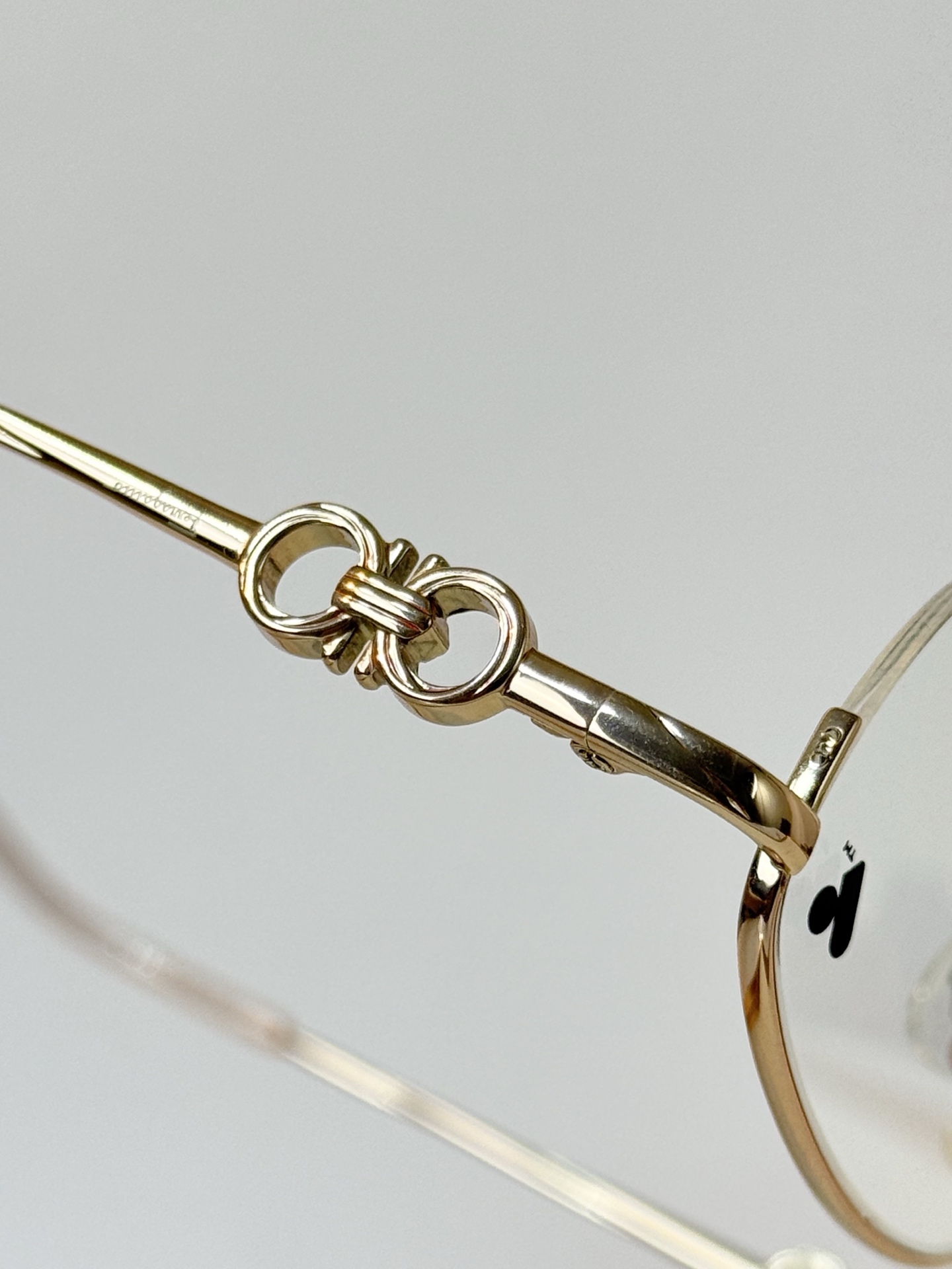 FERRAGAMO  MODEL：SF2576LB SIZE：53口18-140 TITANIUM  