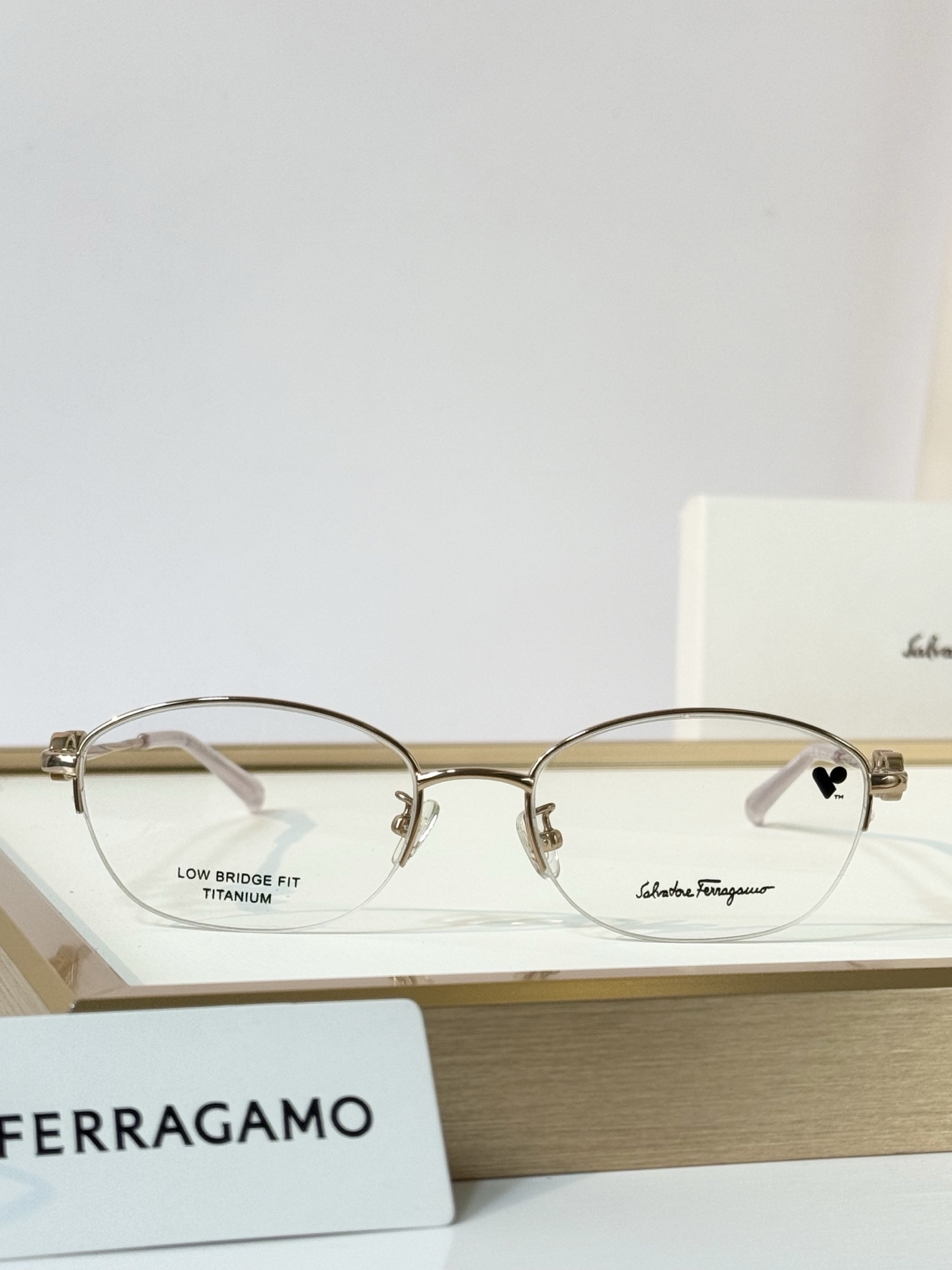 FERRAGAMO  MODEL：SF2576LB SIZE：53口18-140 TITANIUM  