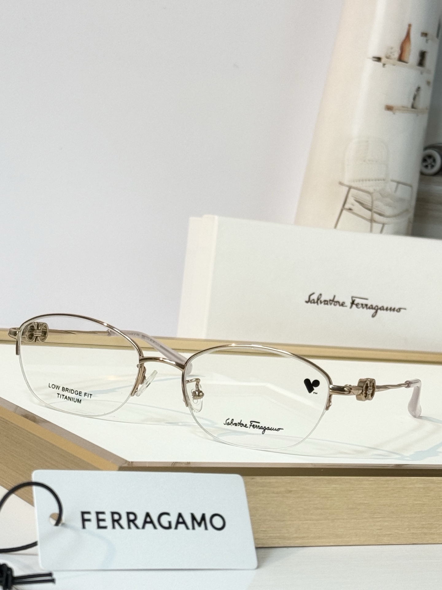 FERRAGAMO  MODEL：SF2576LB SIZE：53口18-140 TITANIUM  