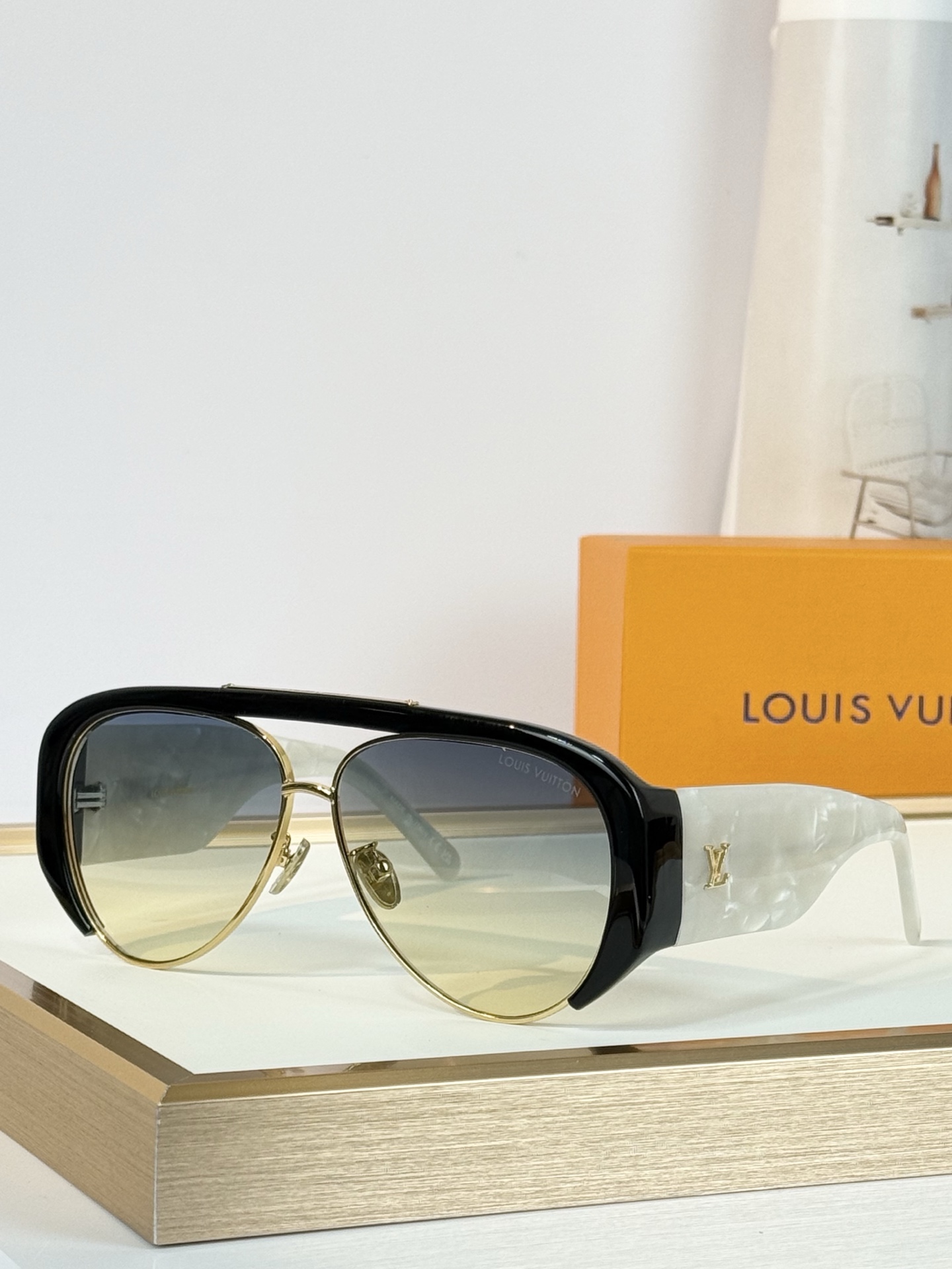 LOUIS VUITTO MODEL：Z3399U SIZE：61口11-135  