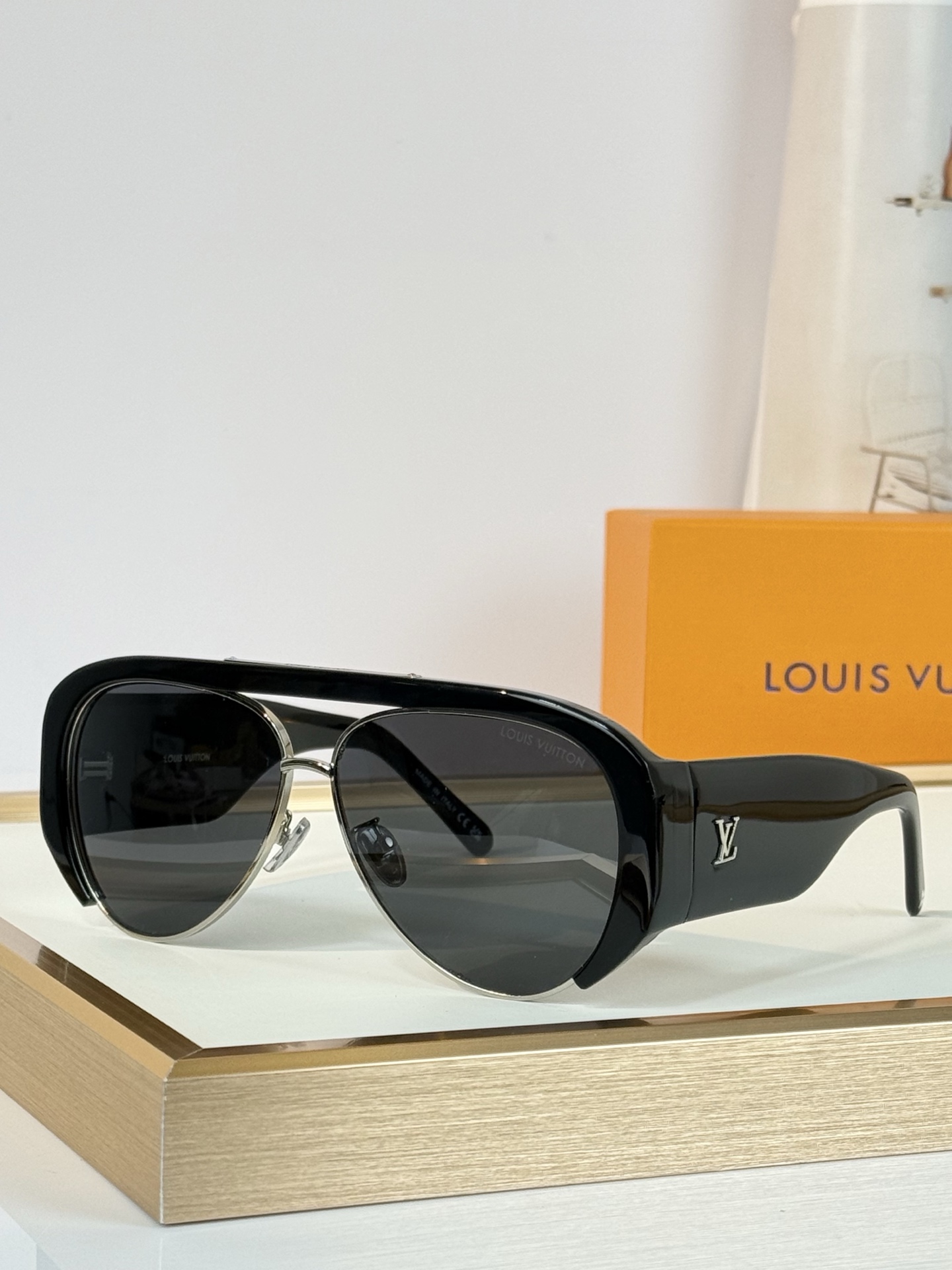 LOUIS VUITTO MODEL：Z3399U SIZE：61口11-135  