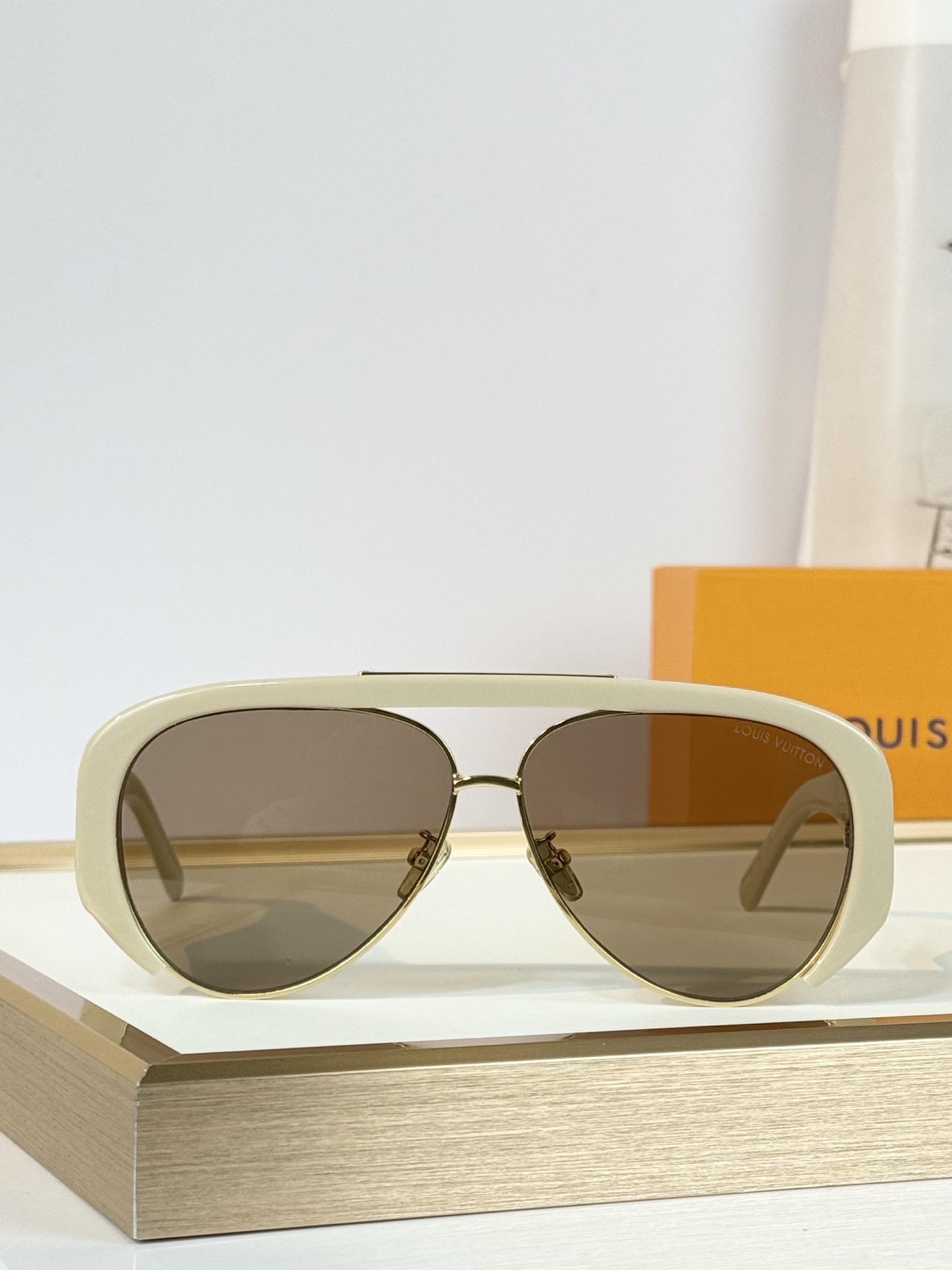 LOUIS VUITTO MODEL：Z3399U SIZE：61口11-135  