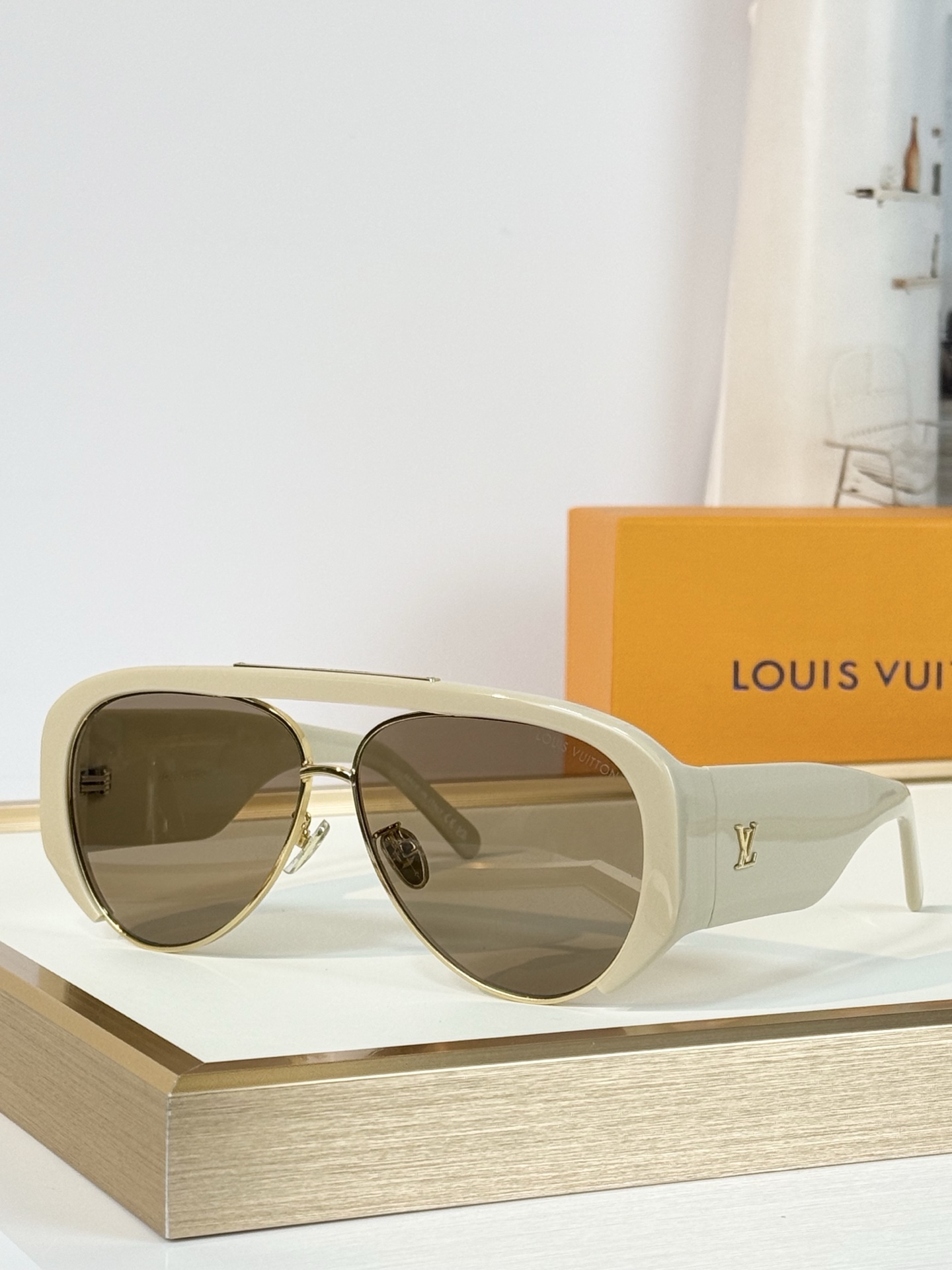 LOUIS VUITTO MODEL：Z3399U SIZE：61口11-135  