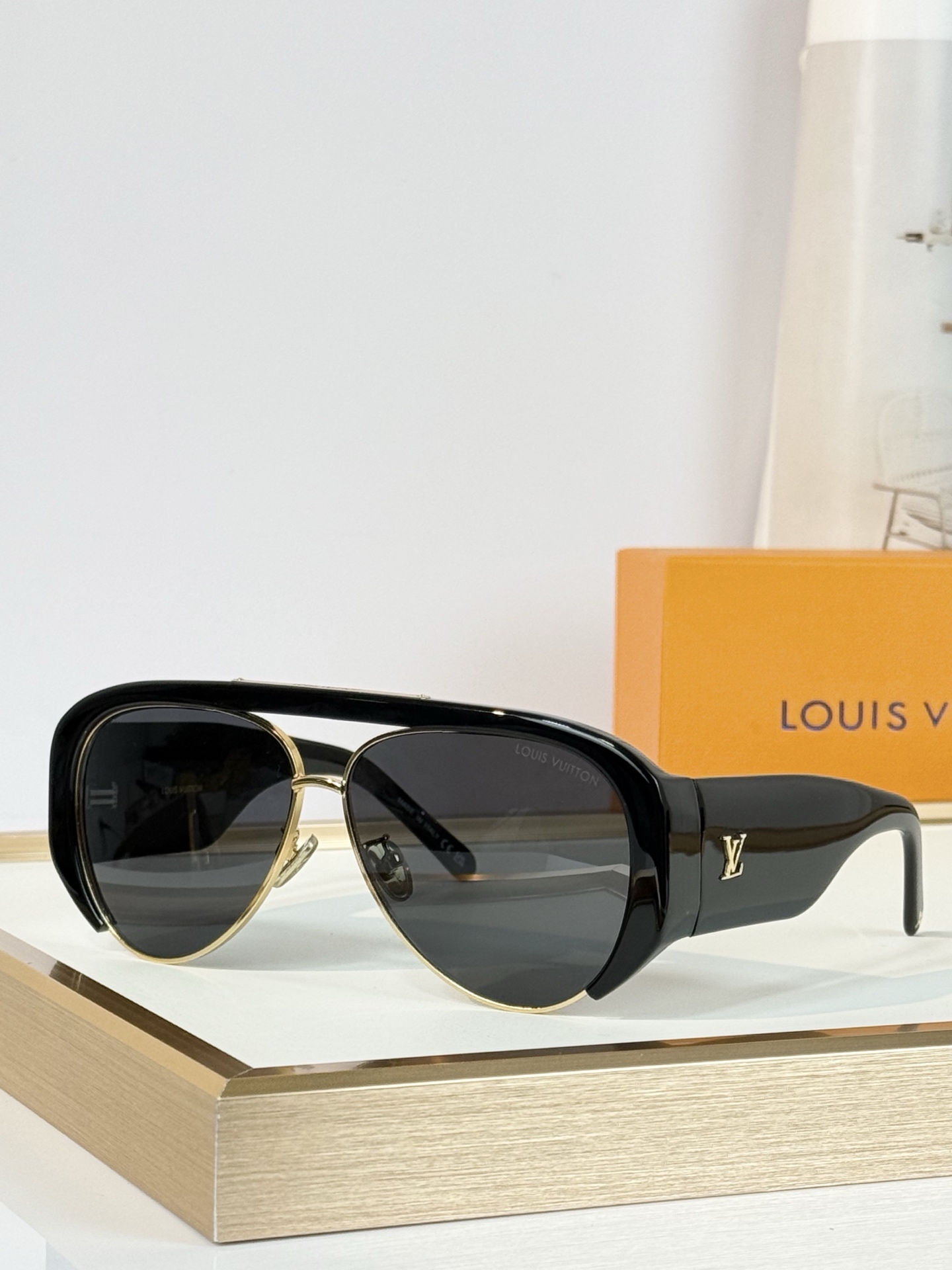LOUIS VUITTO MODEL：Z3399U SIZE：61口11-135  
