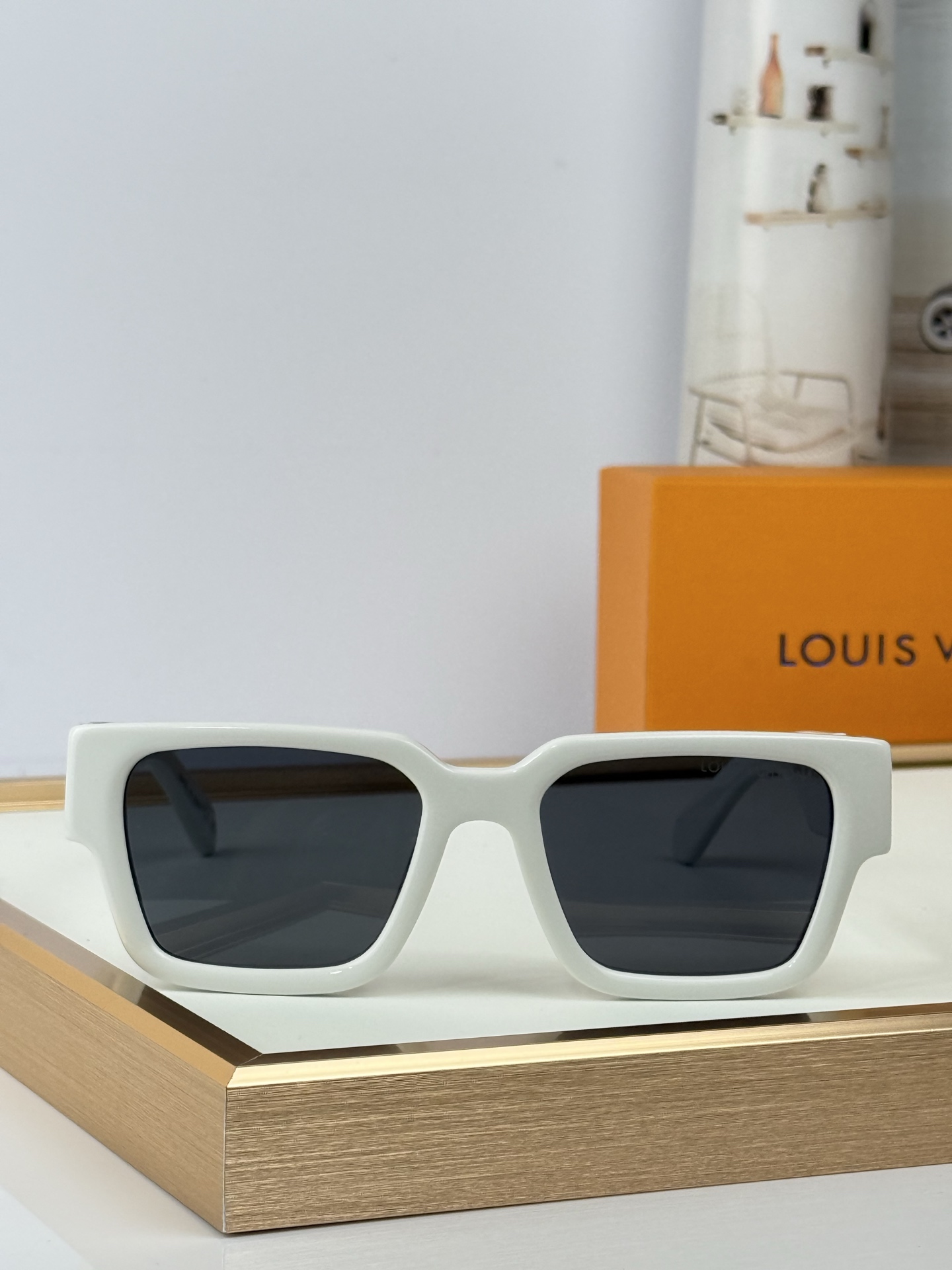 Louis VUITTON MOD:Z2178E Size:54-20-145  