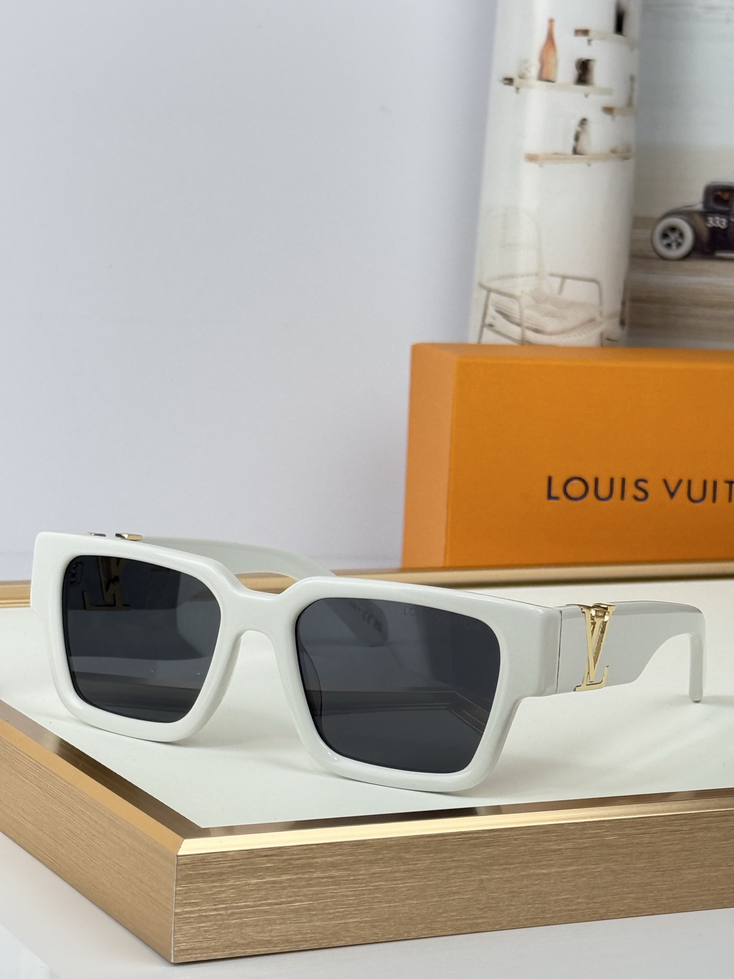 Louis VUITTON MOD:Z2178E Size:54-20-145  