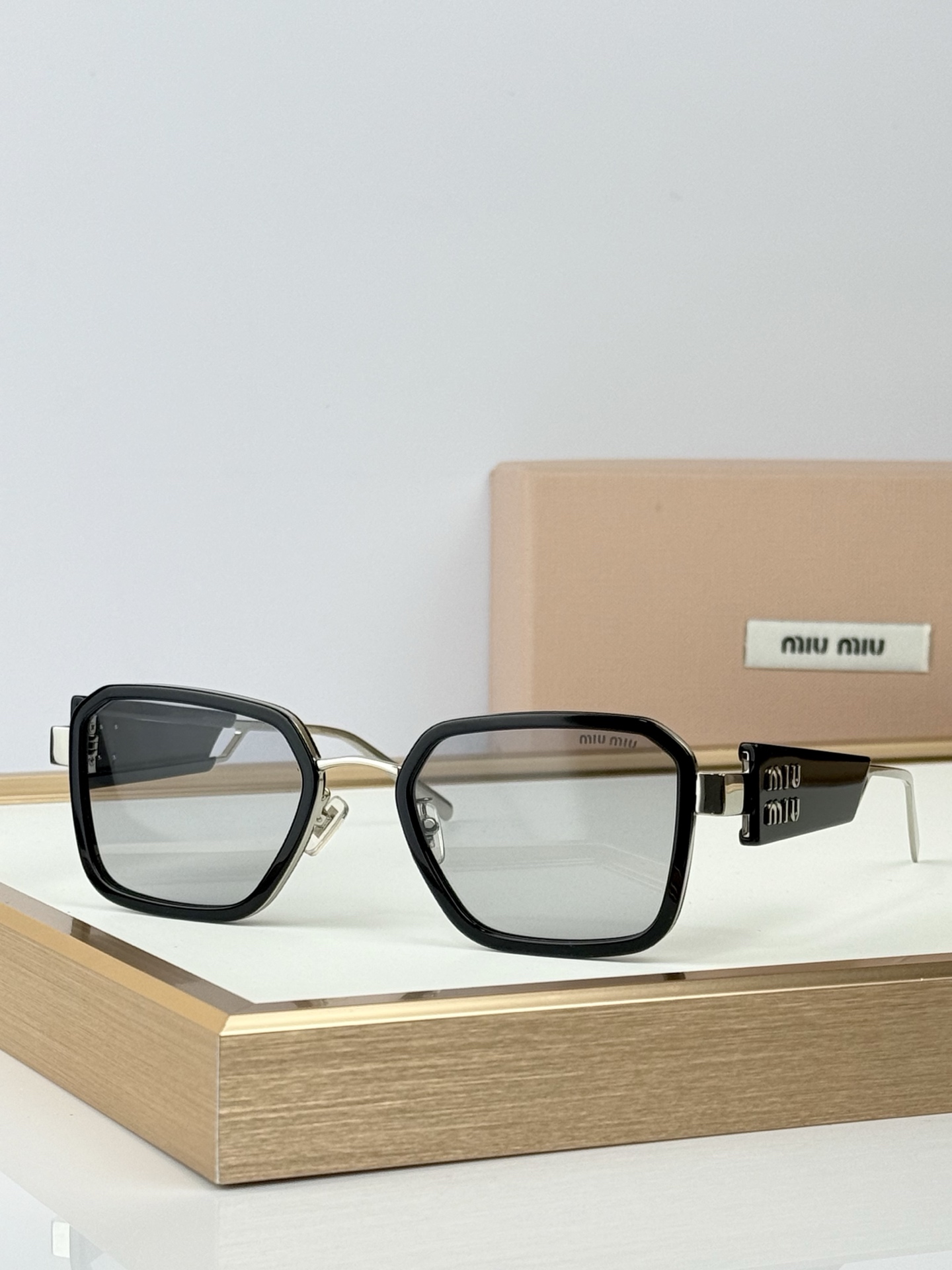 MIU MI* MODEL：SMU64WS Size：51口22 145  