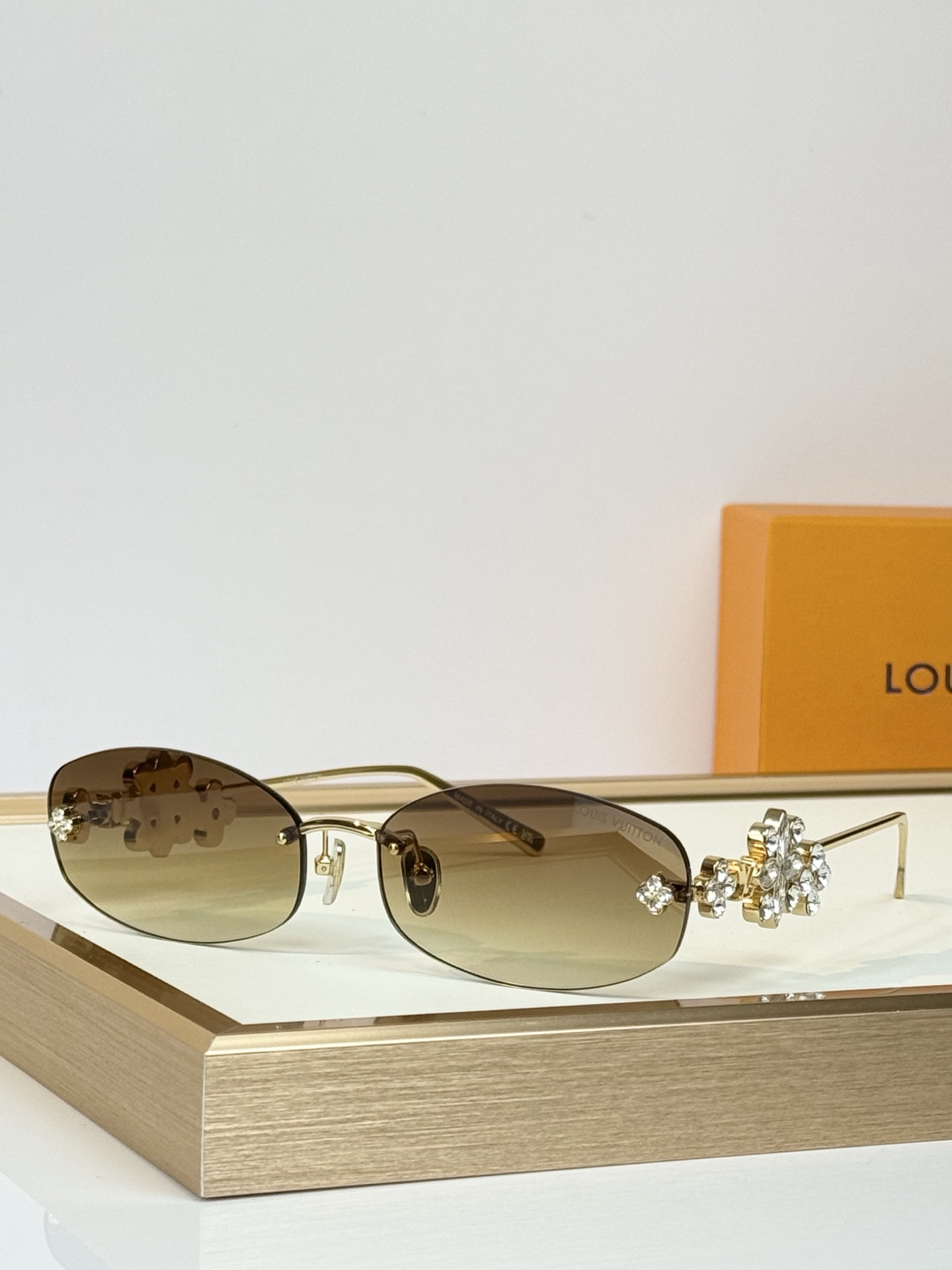 LOUIS VUITTO* MODEL：Z3186U SIZE：63口17-140   
