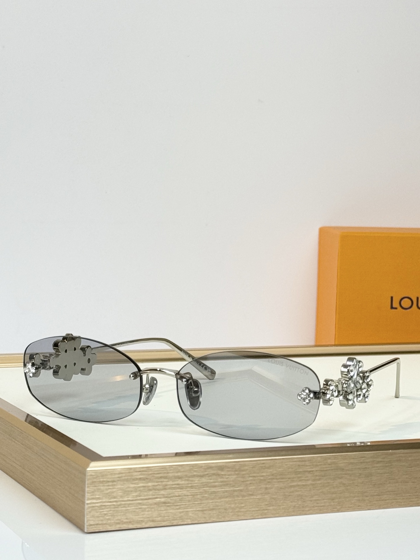 LOUIS VUITTO* MODEL：Z3186U SIZE：63口17-140   