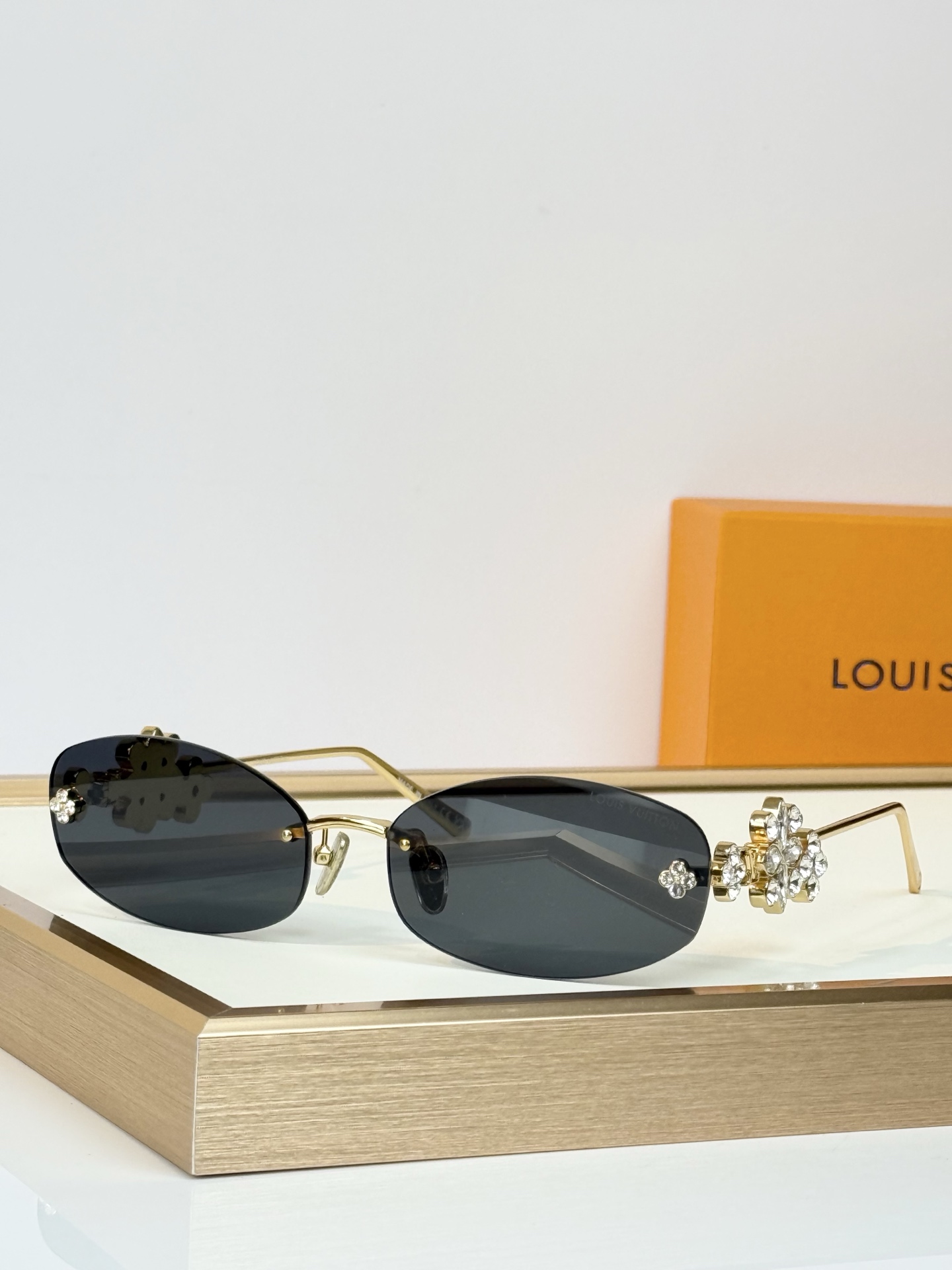 LOUIS VUITTO* MODEL：Z3186U SIZE：63口17-140   
