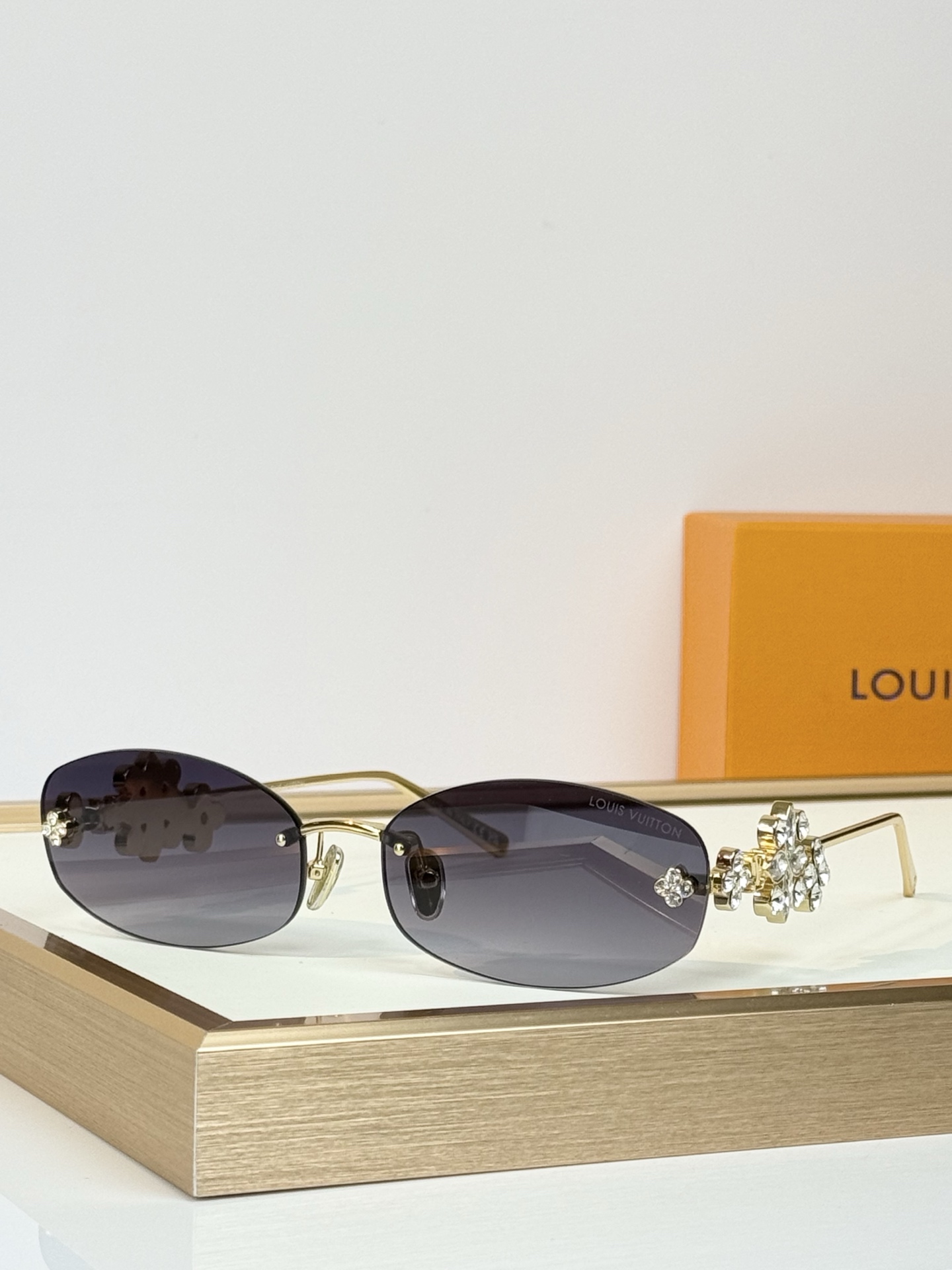 LOUIS VUITTO* MODEL：Z3186U SIZE：63口17-140   