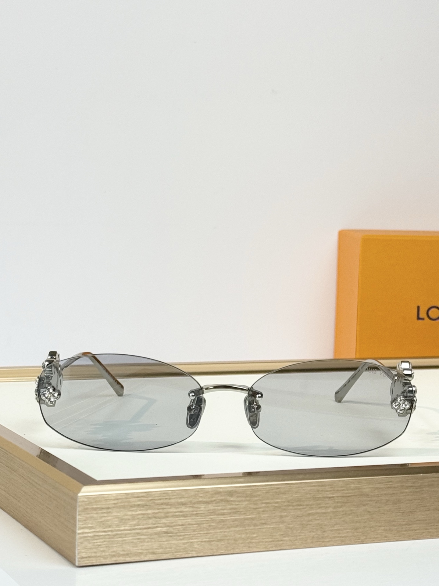 LOUIS VUITTO* MODEL：Z3186U SIZE：63口17-140   