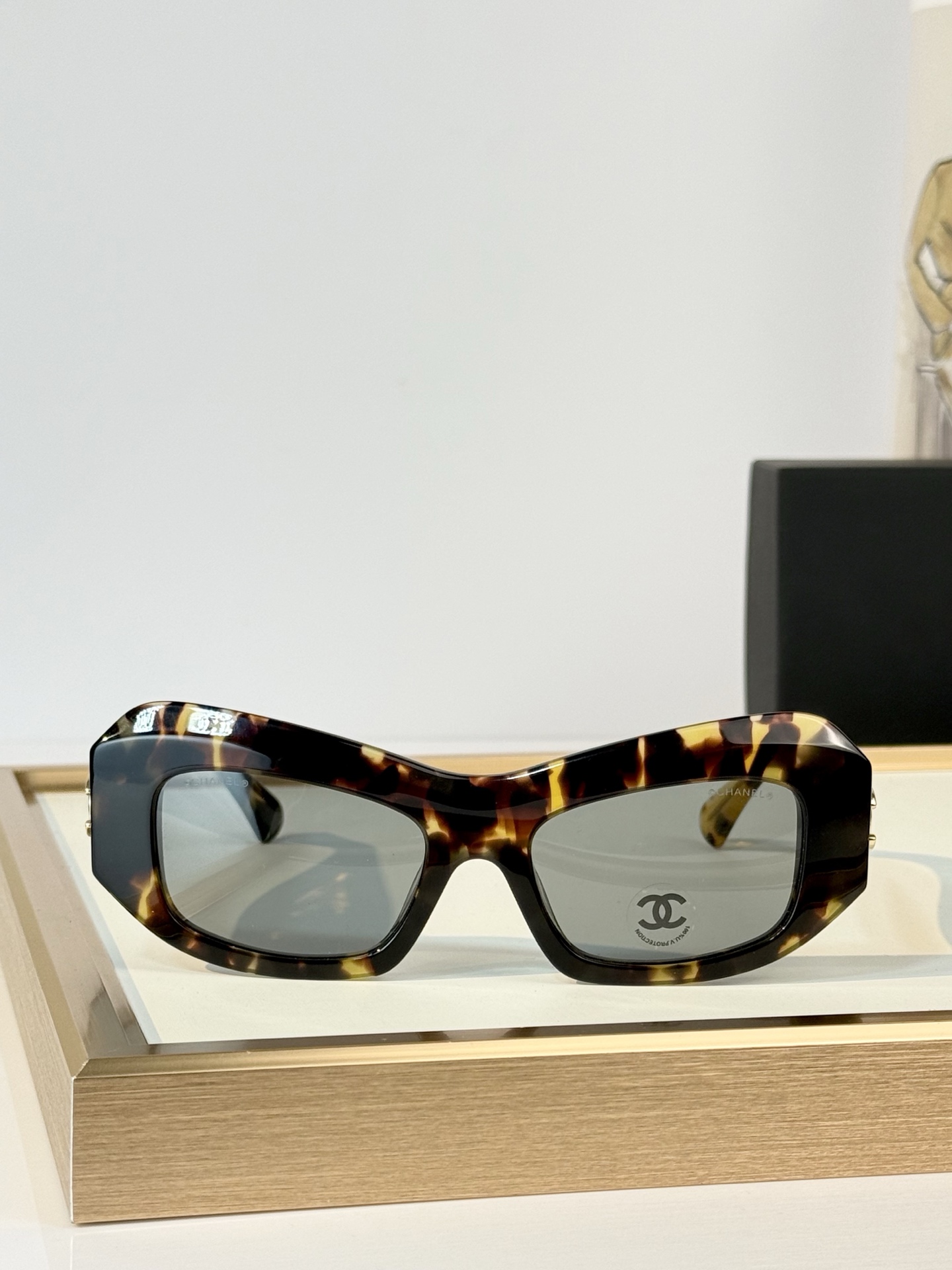 CHANEL MOD：A71802 Size：52口18-140  
