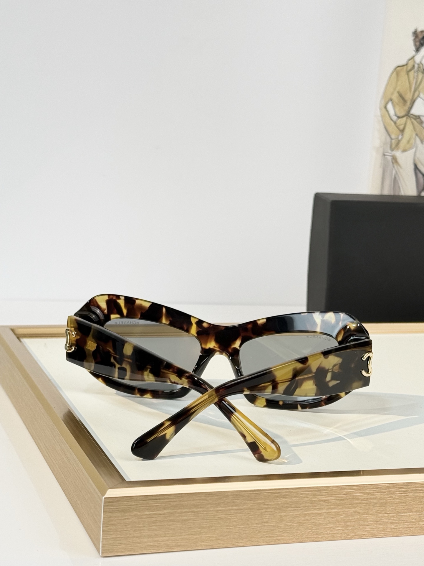 CHANEL MOD：A71802 Size：52口18-140  