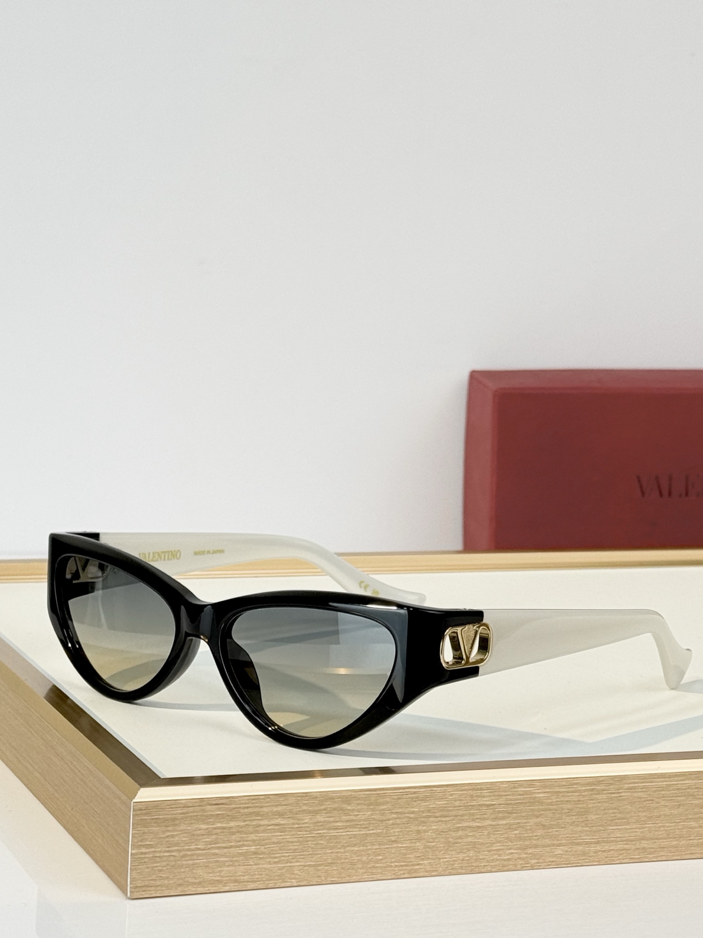 VALENTINO MODEL：VG0014S SIZE：54口16-140 