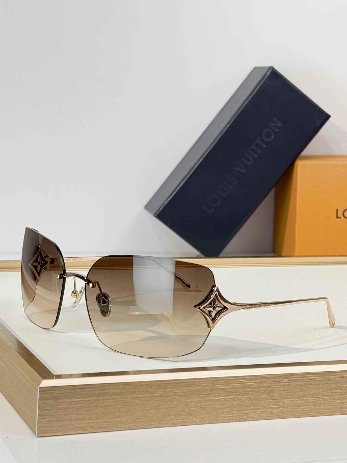 Louis Vuitto* Mod：Z3457U Size：84口17-120 