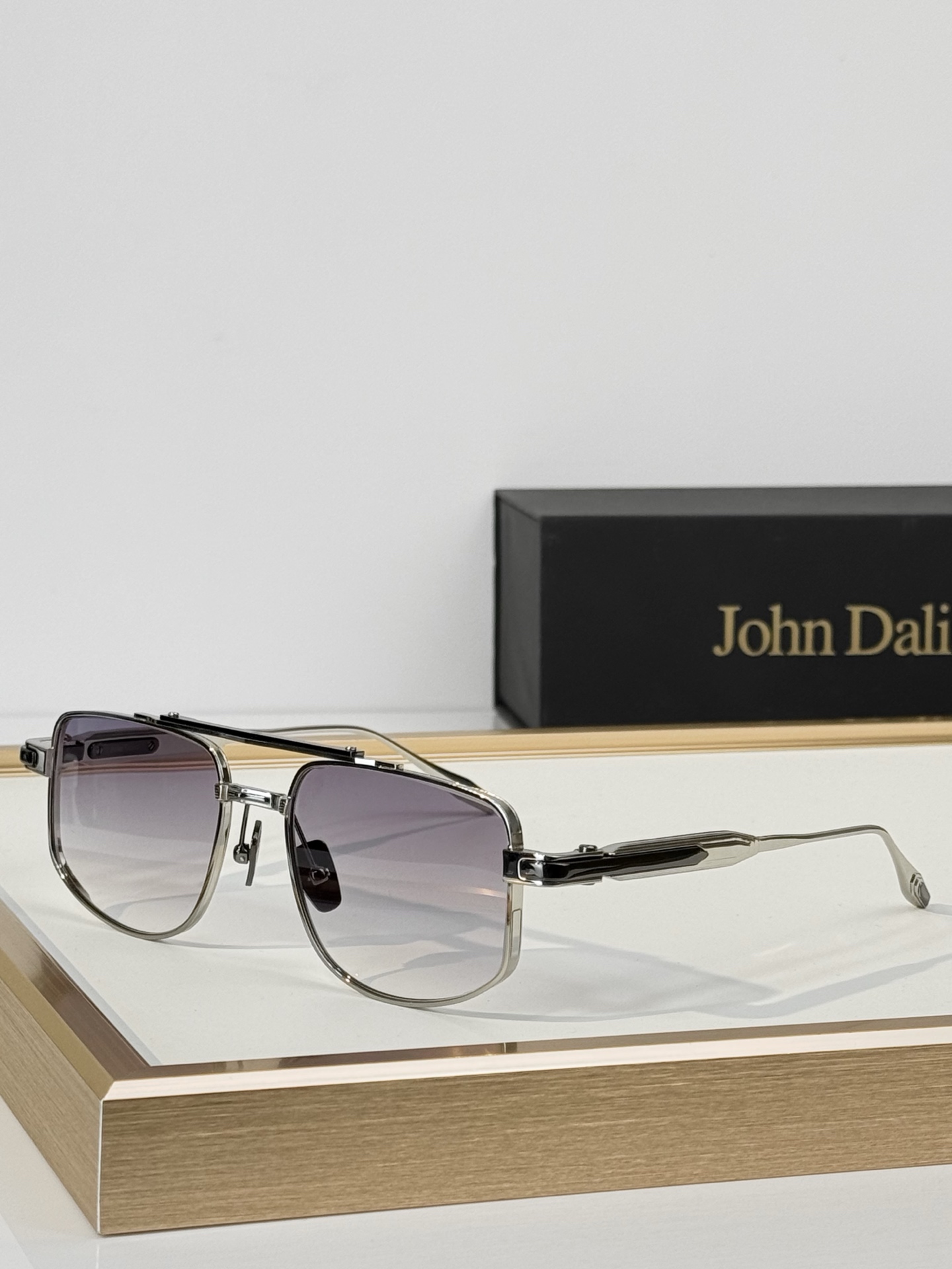 John Daila MODEL:  KAI SIZE: 57口19-145   盒子另计20