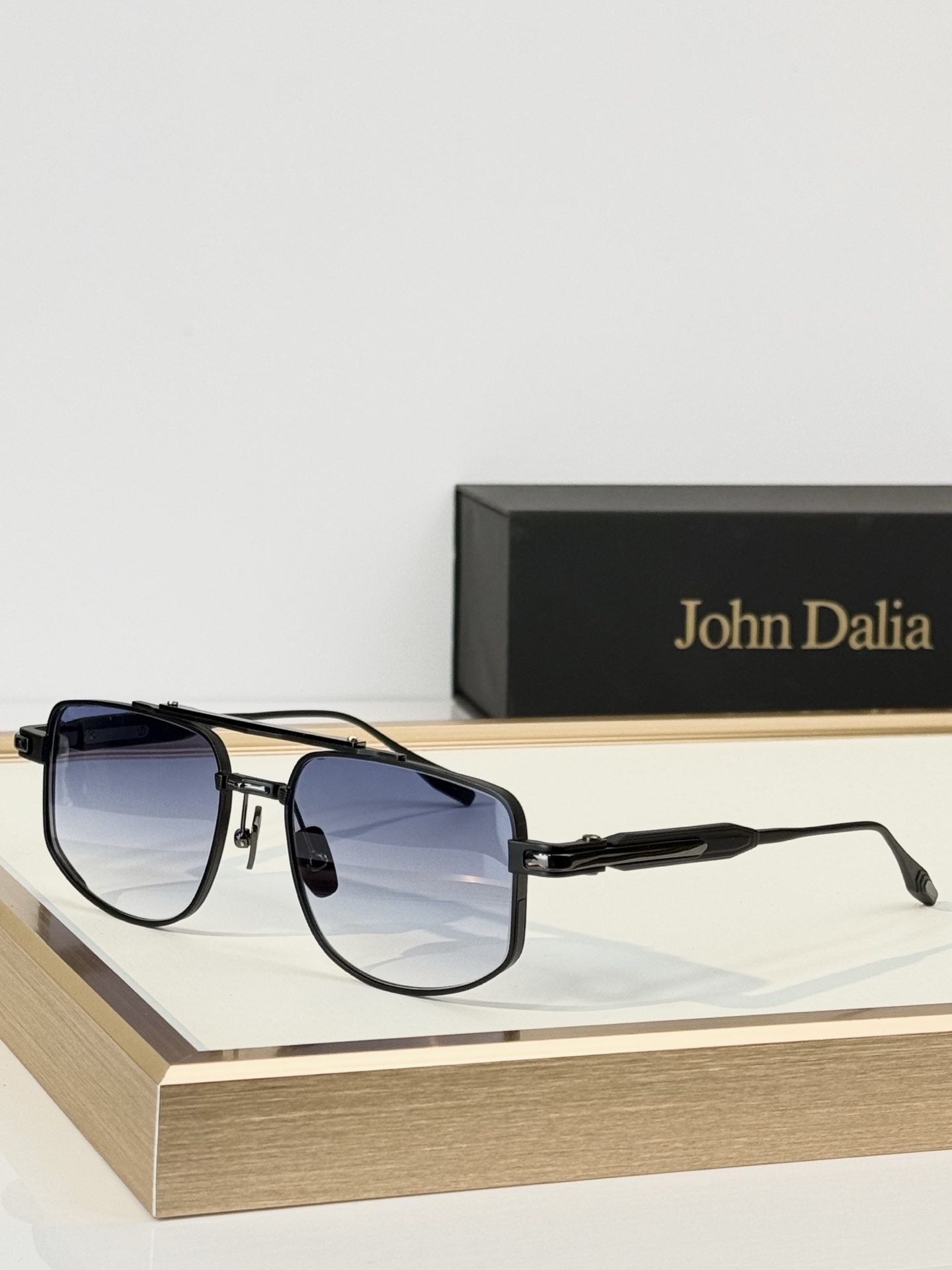 John Daila MODEL:  KAI SIZE: 57口19-145   盒子另计20