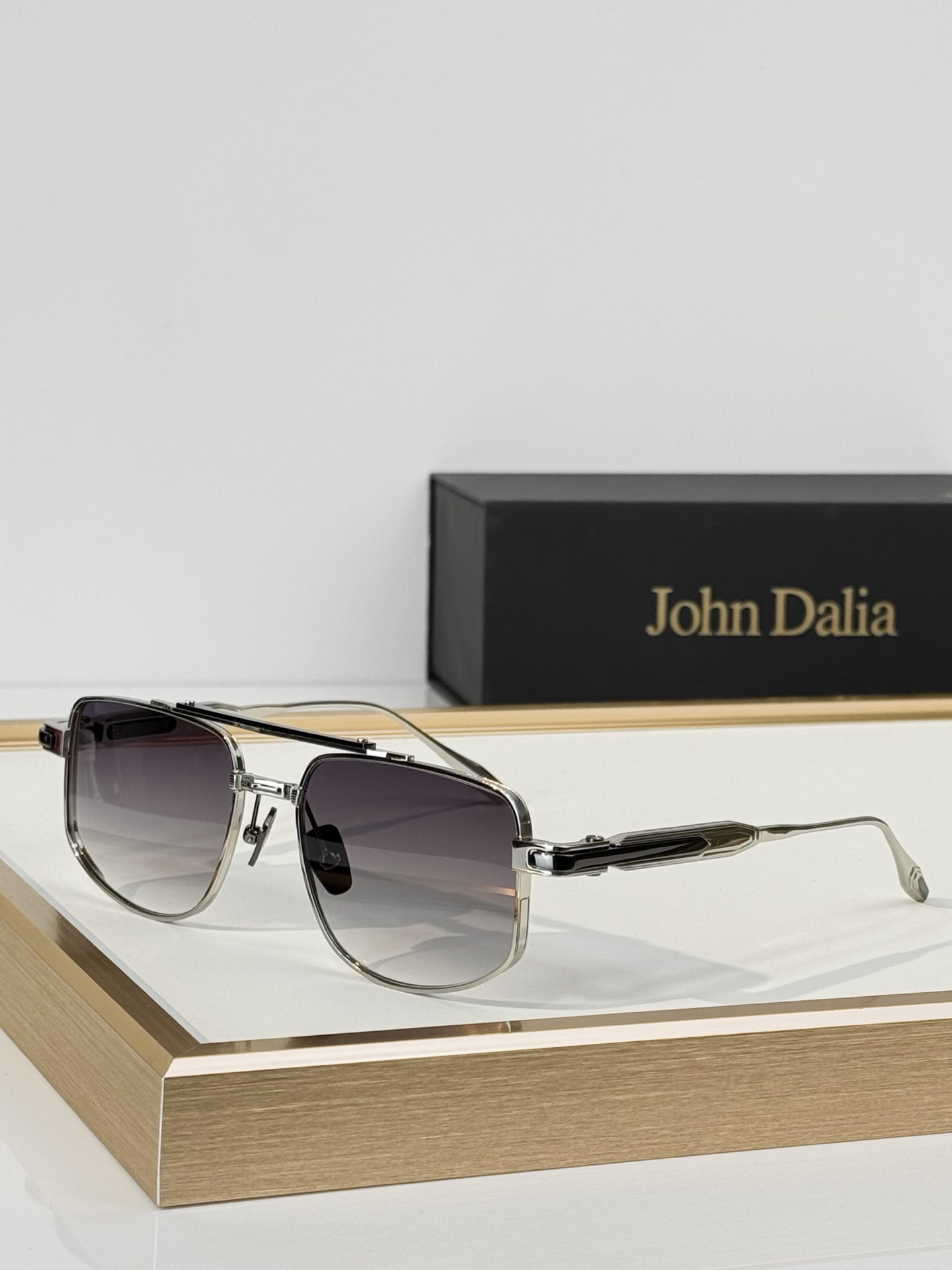 John Daila MODEL:  KAI SIZE: 57口19-145   盒子另计20