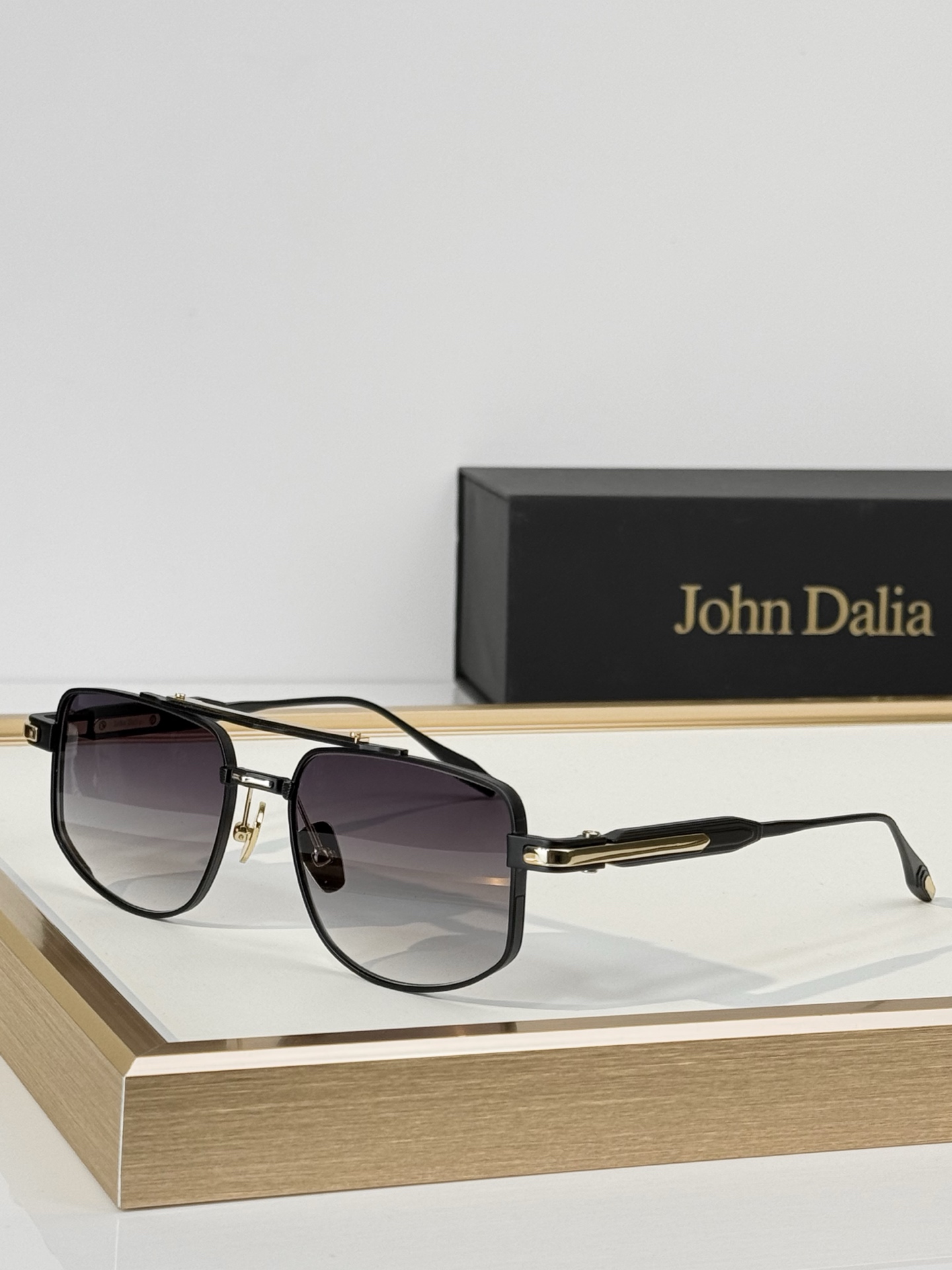 John Daila MODEL:  KAI SIZE: 57口19-145   盒子另计20