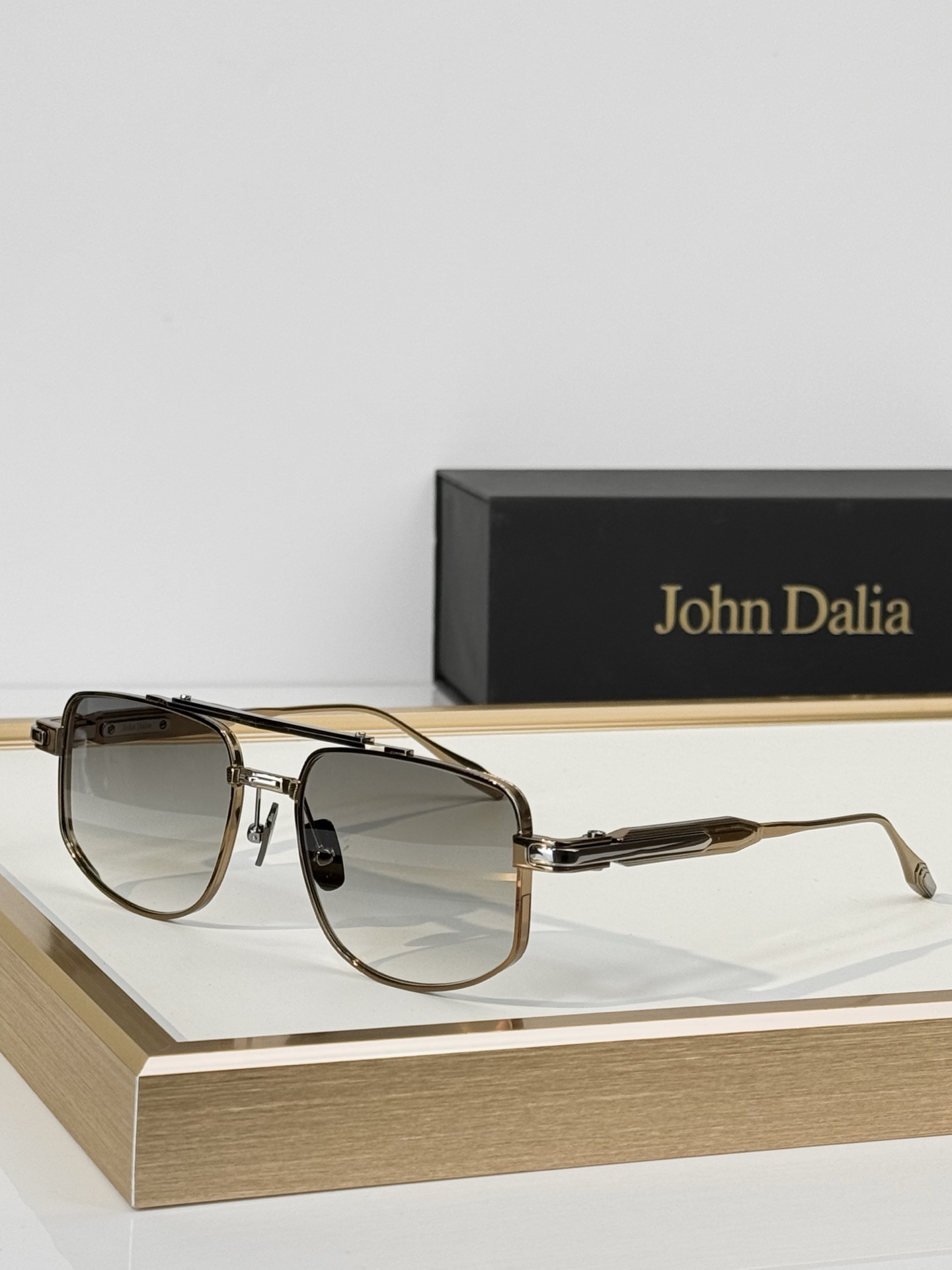 John Daila MODEL:  KAI SIZE: 57口19-145   盒子另计20