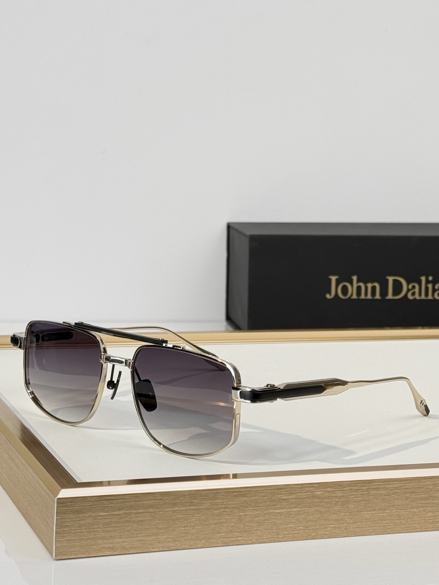 John Daila MODEL:  KAI SIZE: 57口19-145   盒子另计20