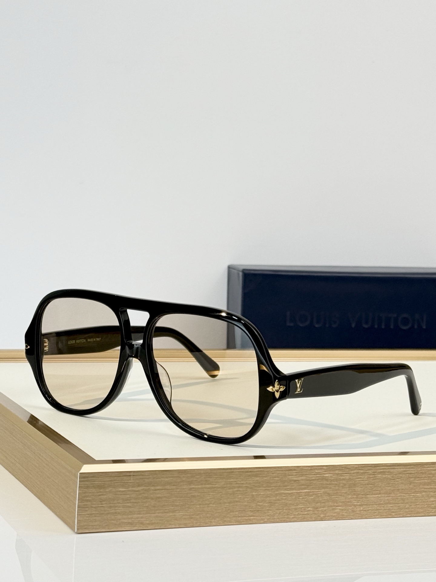 LOUIS VUITTON MOD：Z3476U Z3475U Z3554U Z3642U Oversized Size
